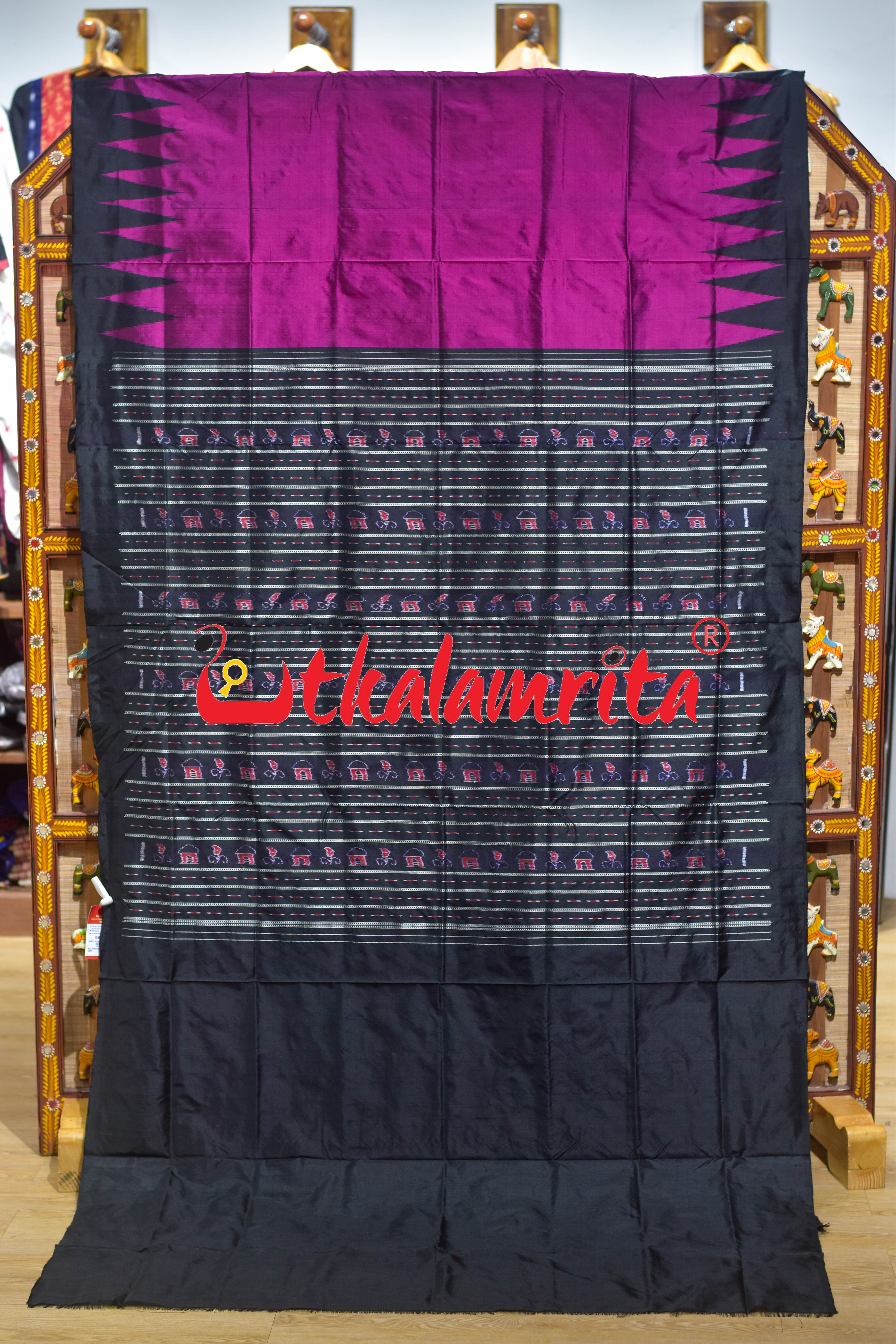 Magenta Plain Kumbha Bandha Anchal Sambalpuri Silk Saree