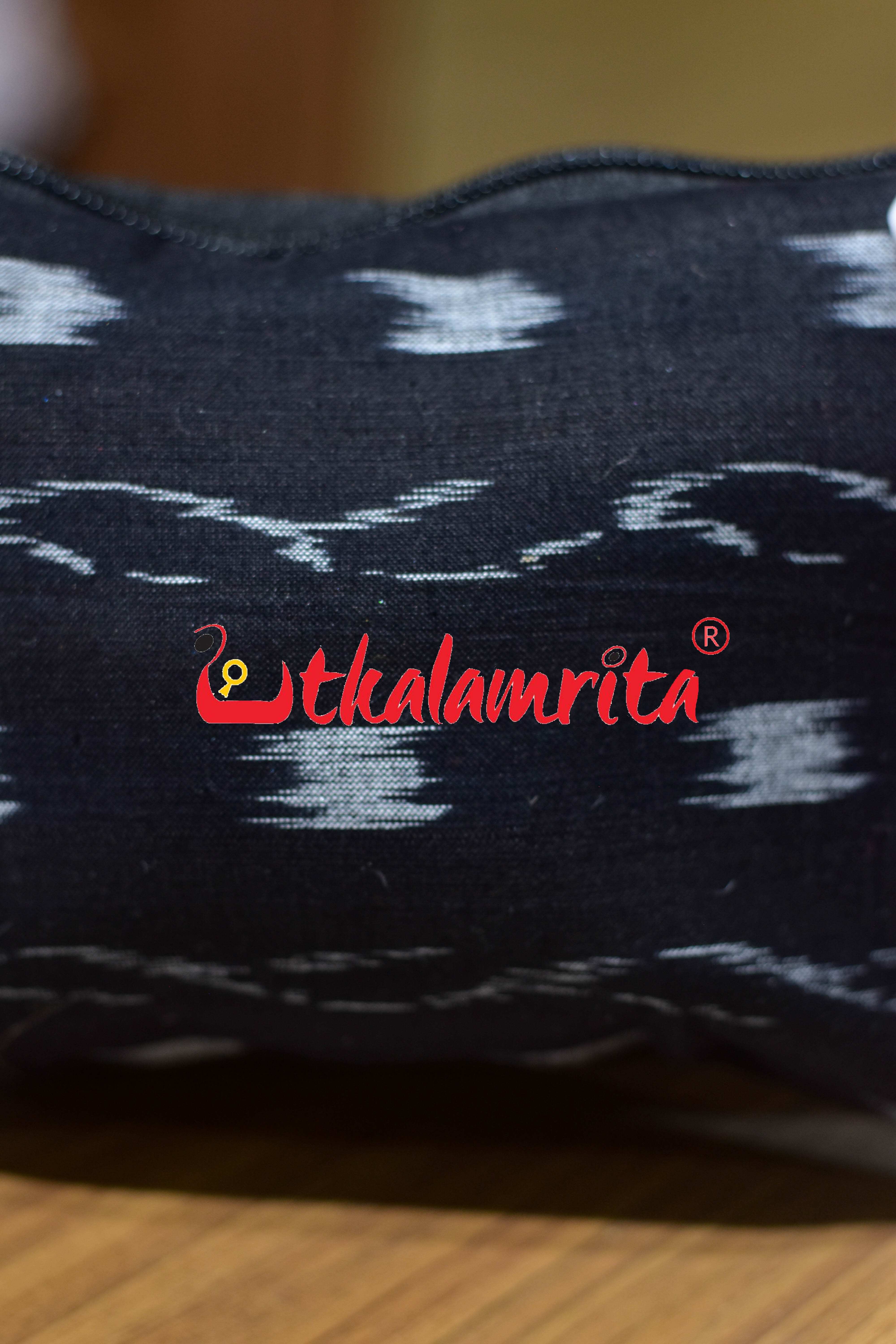 Black Tipa Lata Small Purse