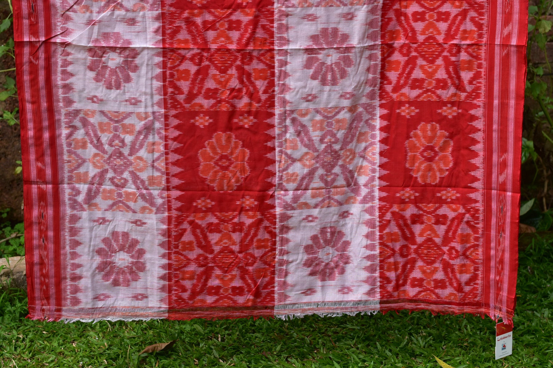 White Red Scot Flower With Bandha Border
