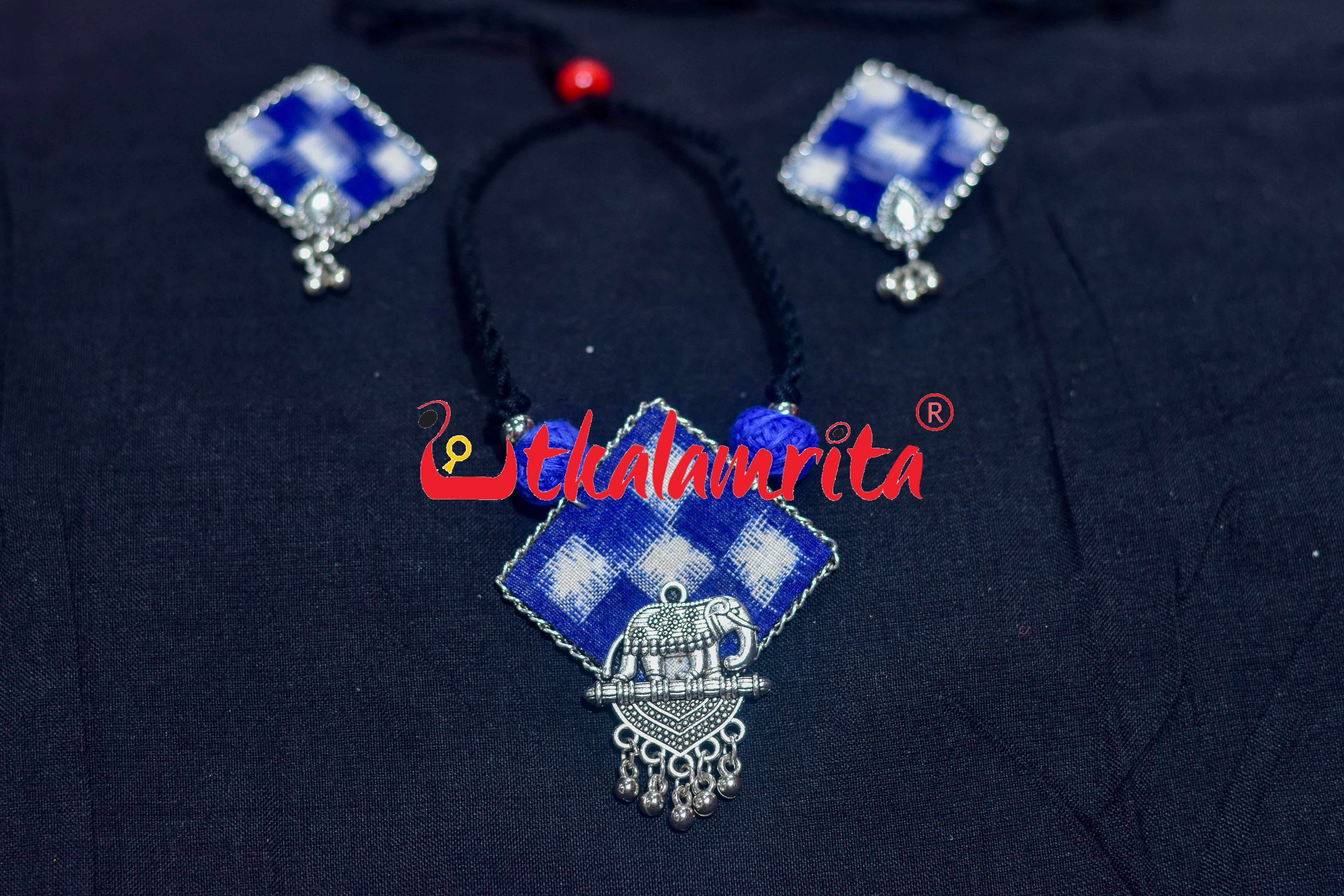 Blue Pasapali Silver Elephant Small Necklace Set