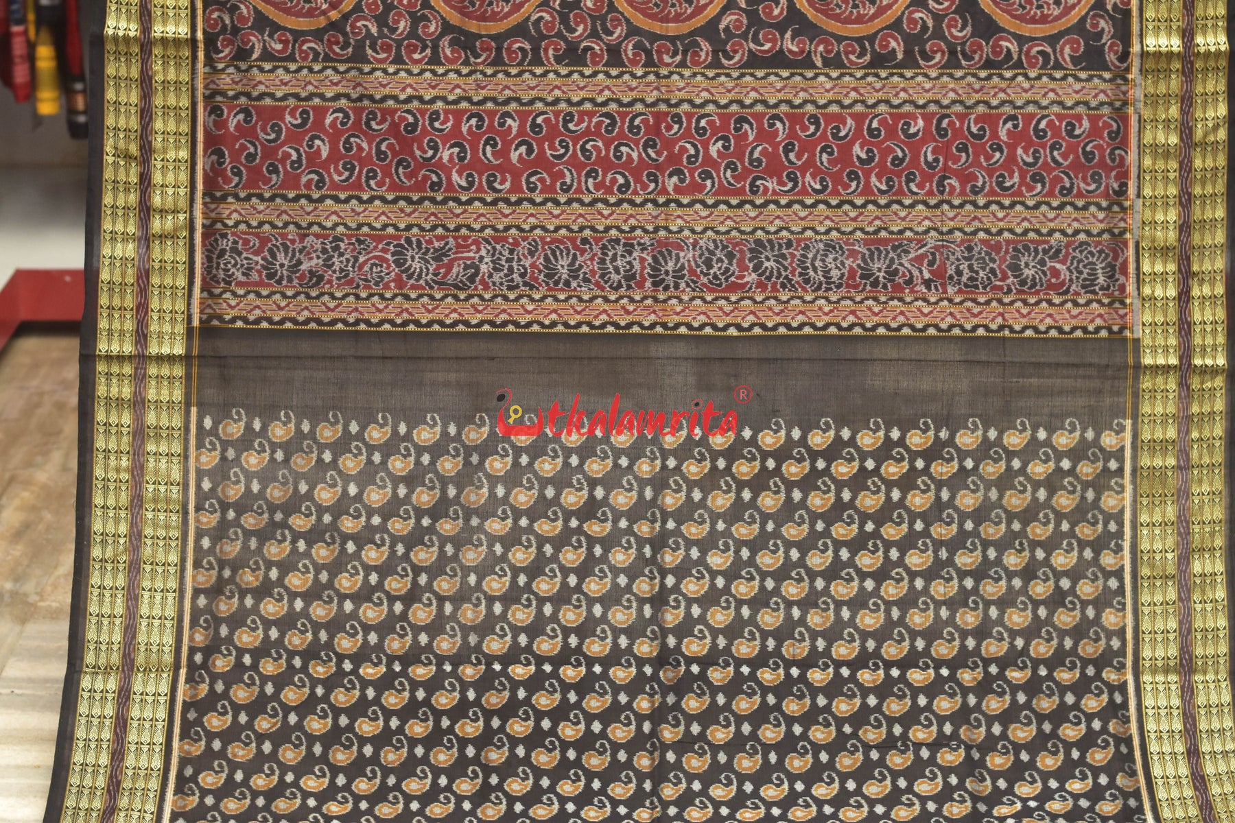 Grey Red Flowers Bandha Sambalpuri Cotton Saree