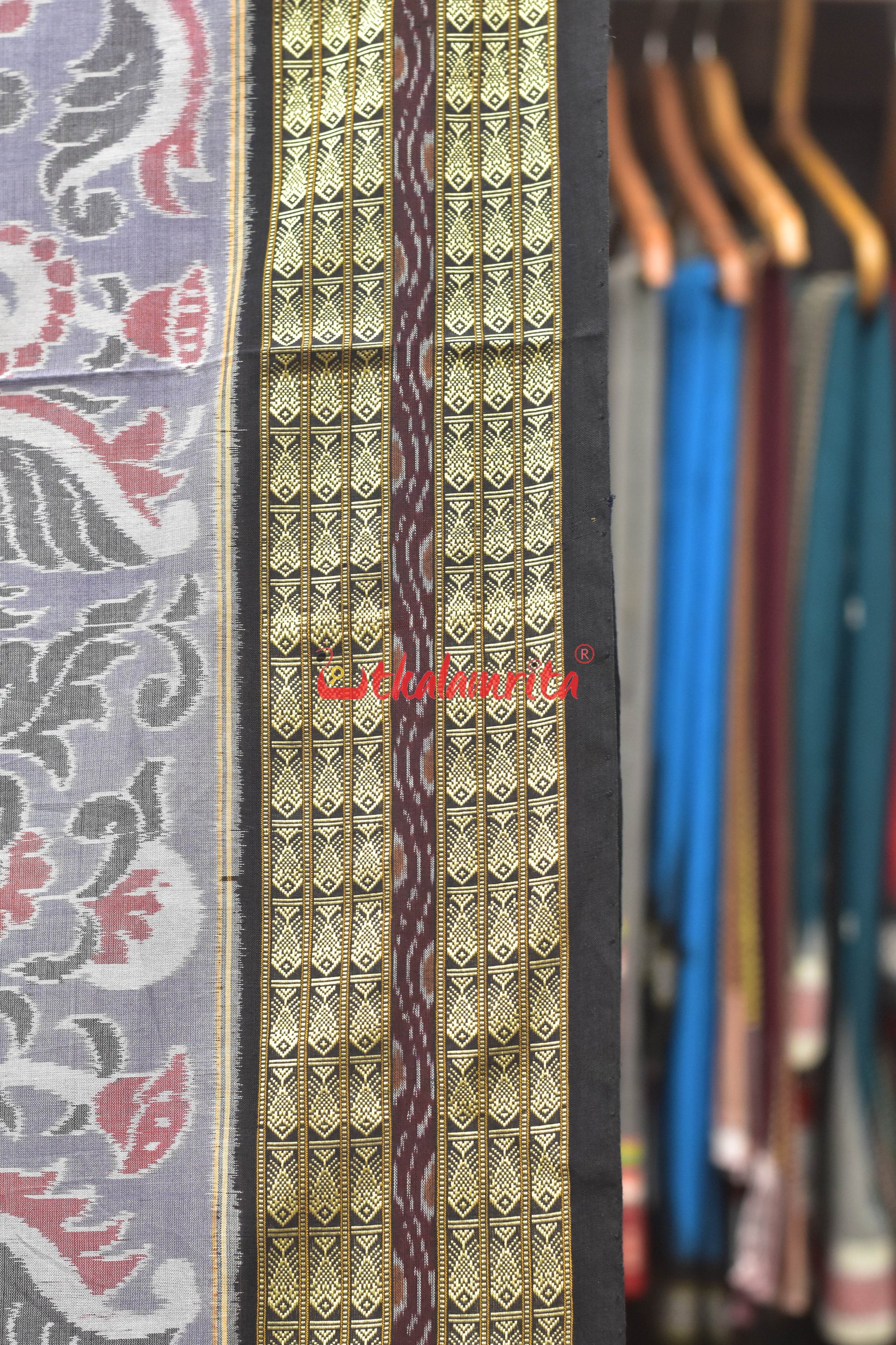 Grey Red Flowers Bandha Sambalpuri Cotton Saree