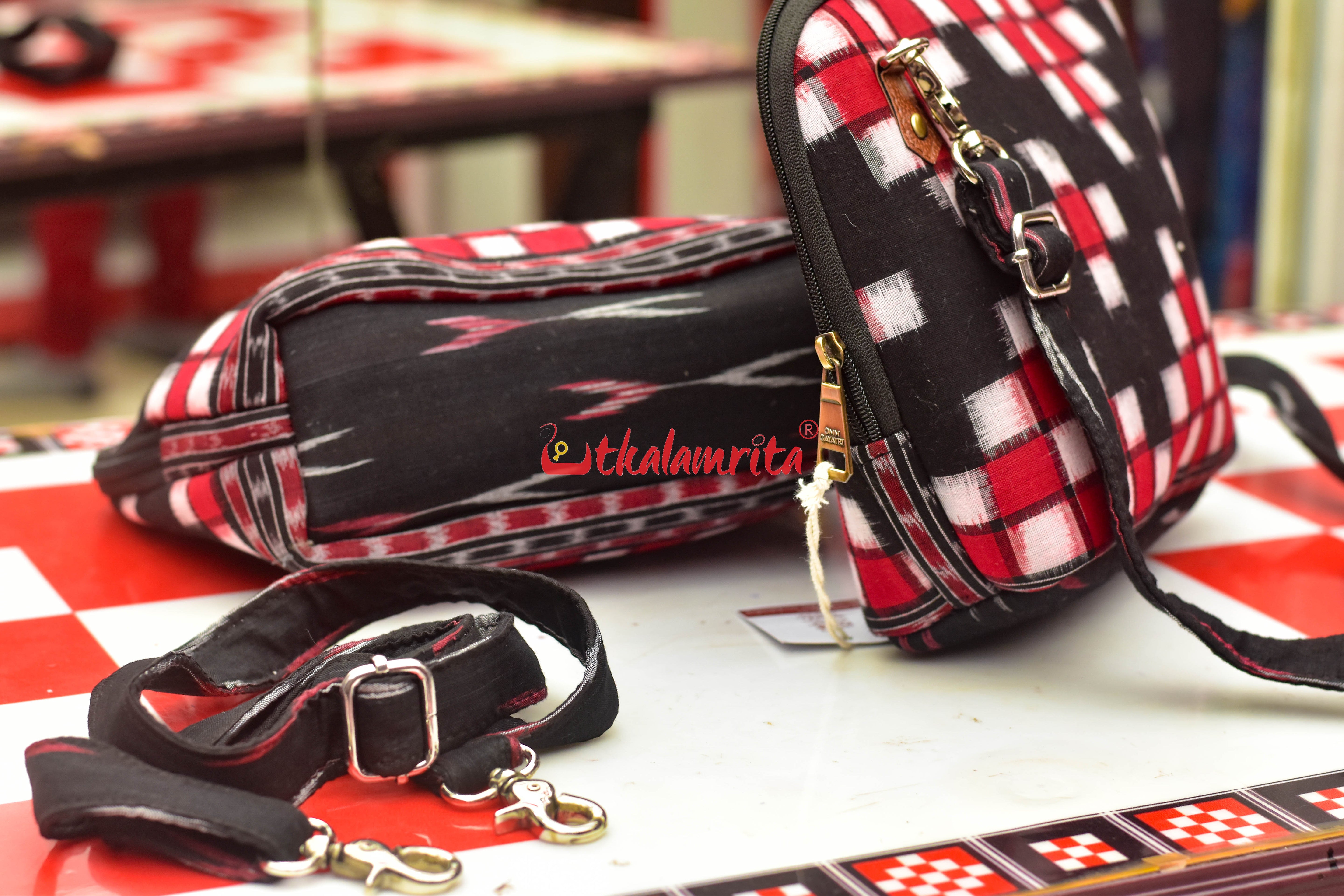 Black Red Pasapali Big Sling Bag