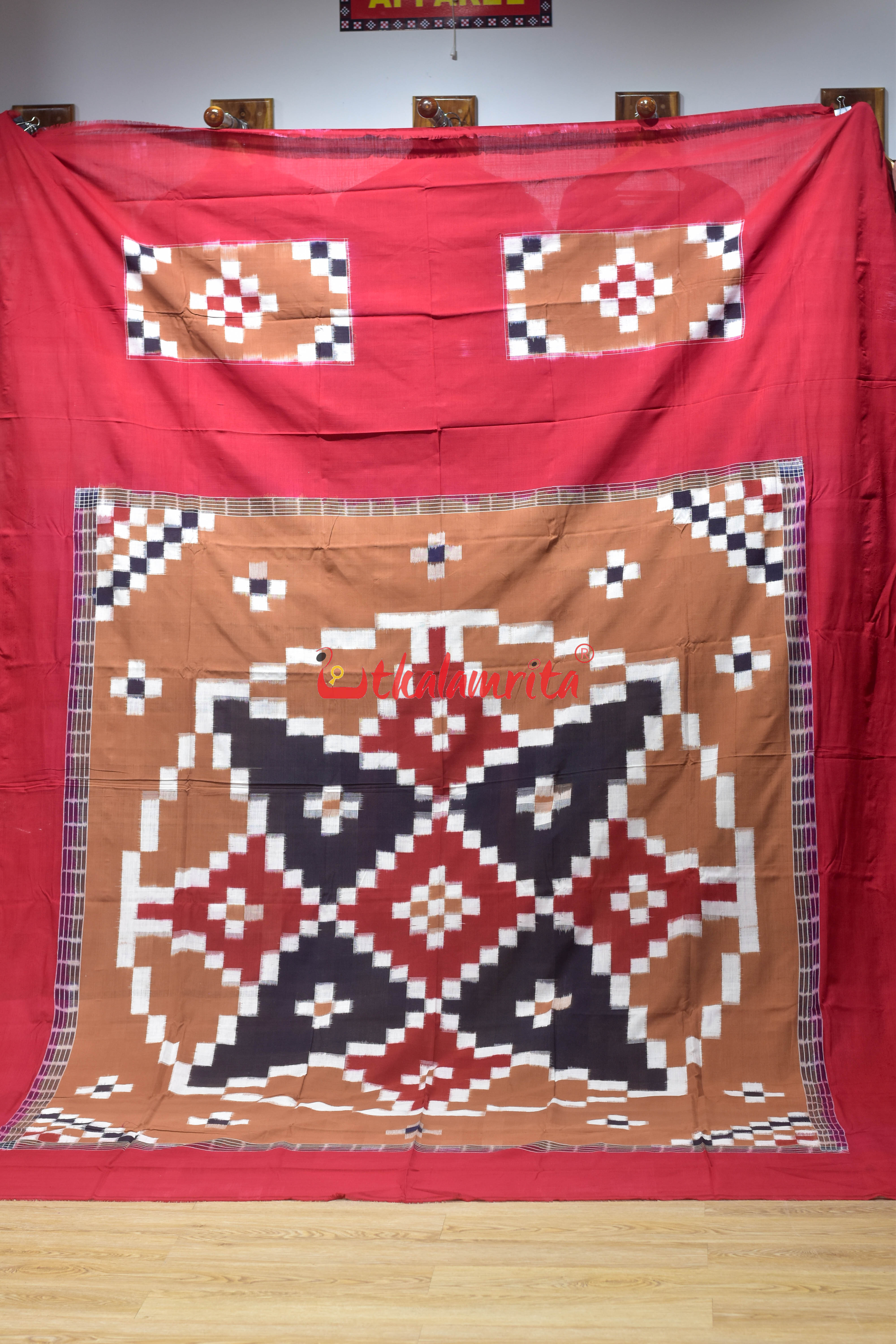 Brown Red Big Pasapali Cotton Bedsheet