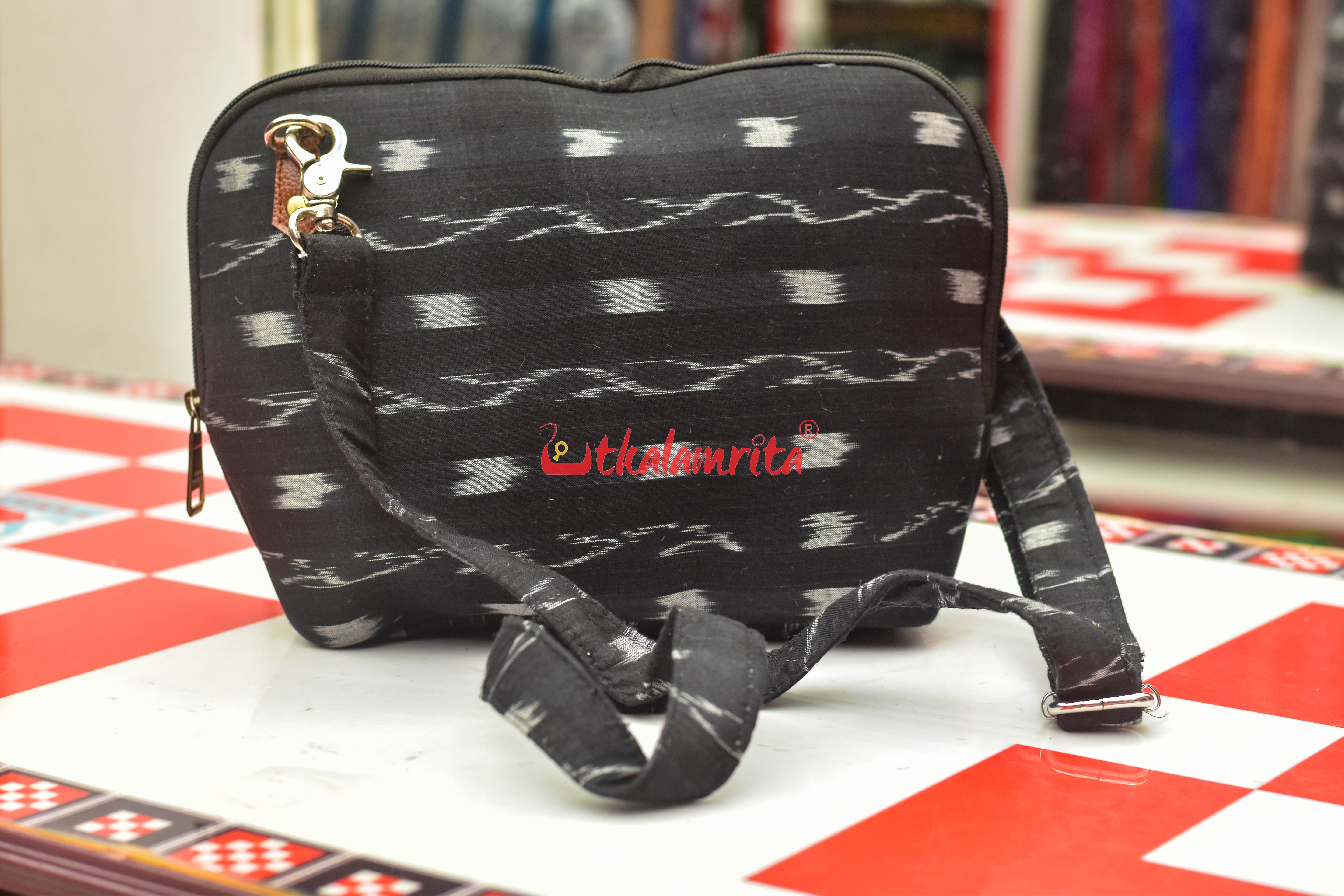 Black Tipa Lata Big Sling Bag