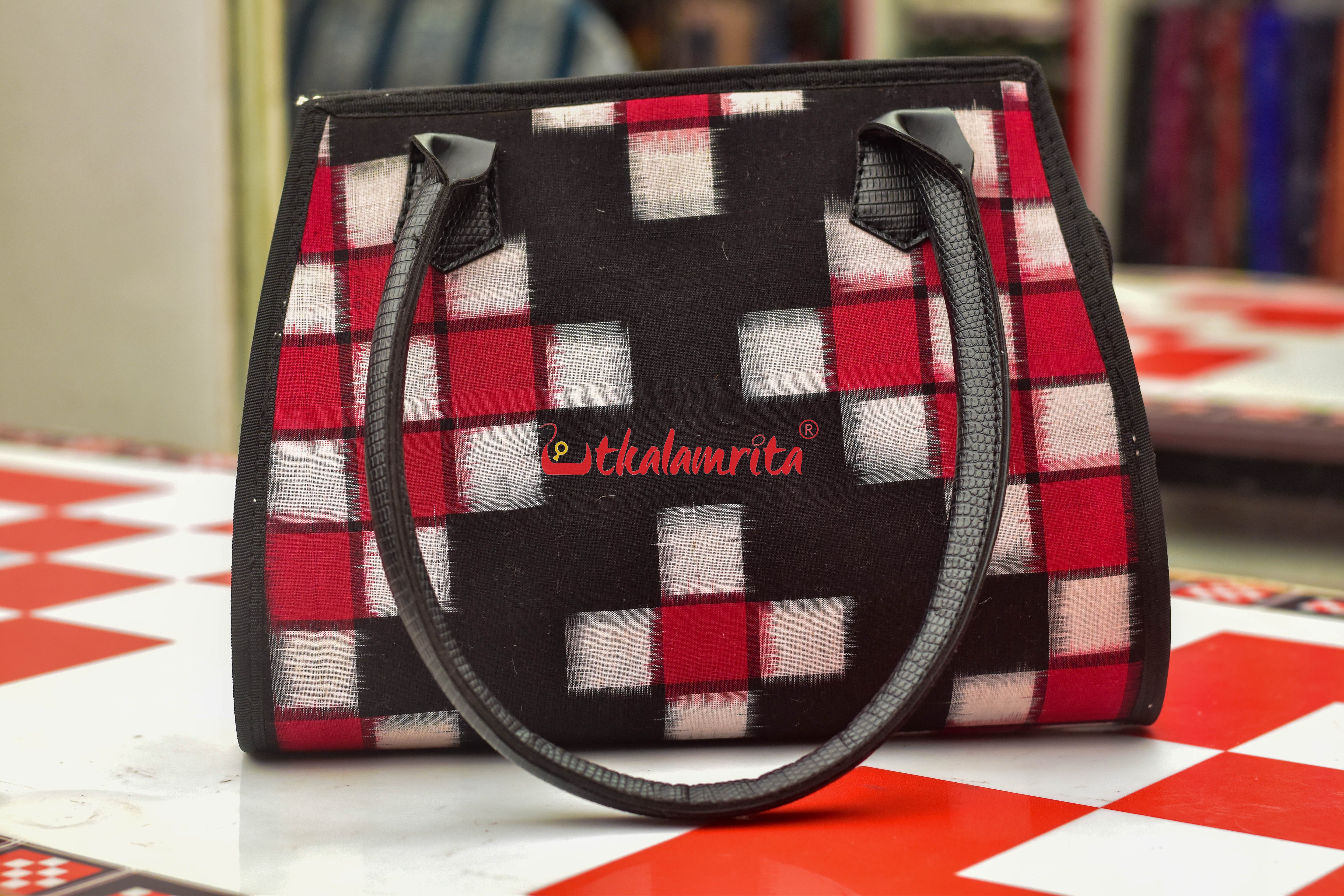Big Pasapali Trapezium Vanity Bag