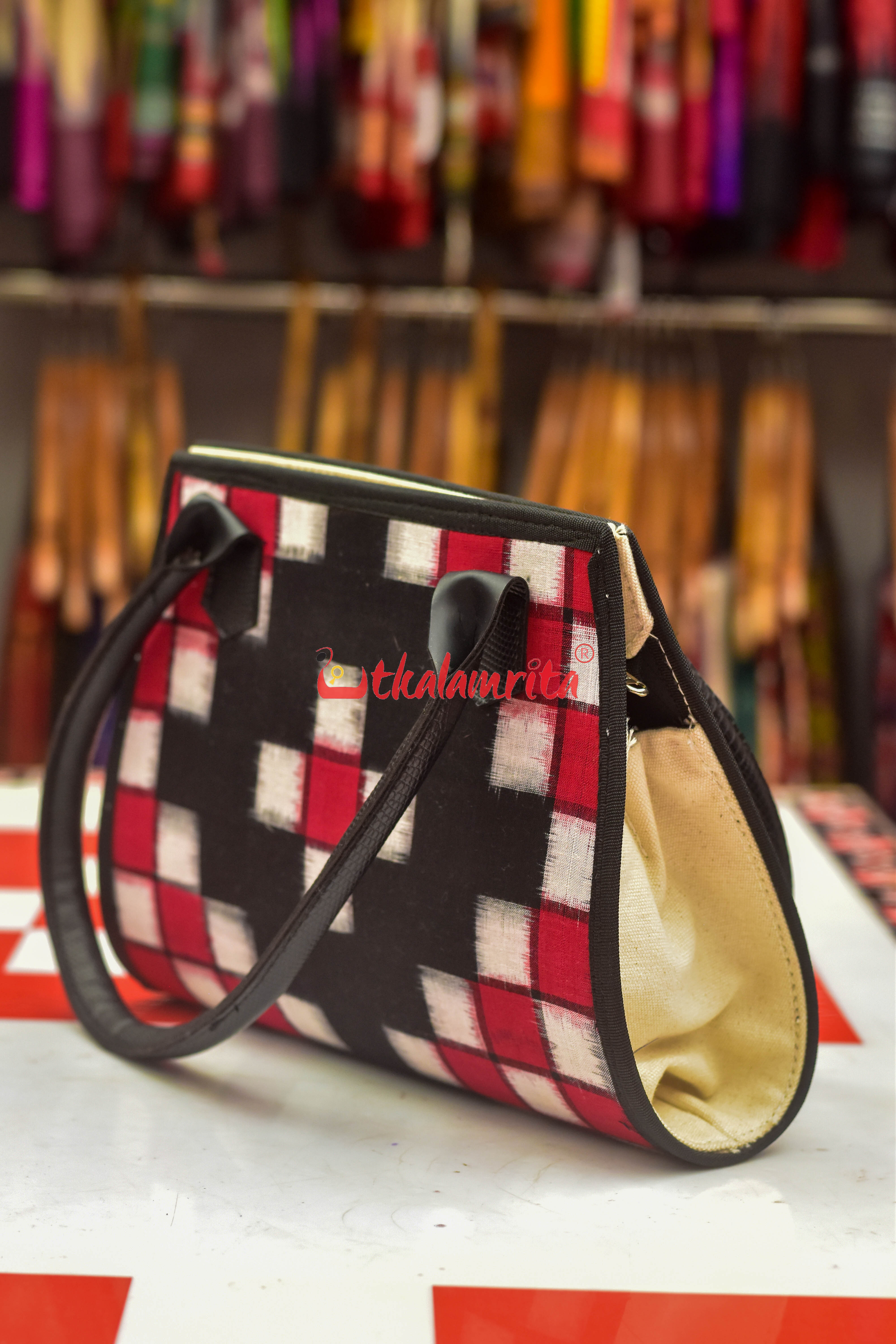 Big Pasapali Trapezium Vanity Bag