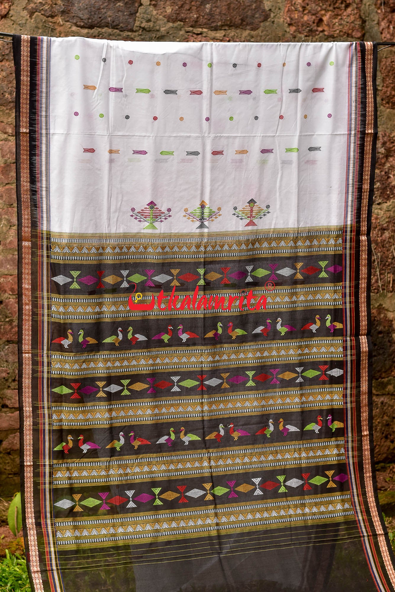 White Fishes & Flowers Bomkai Cotton Saree