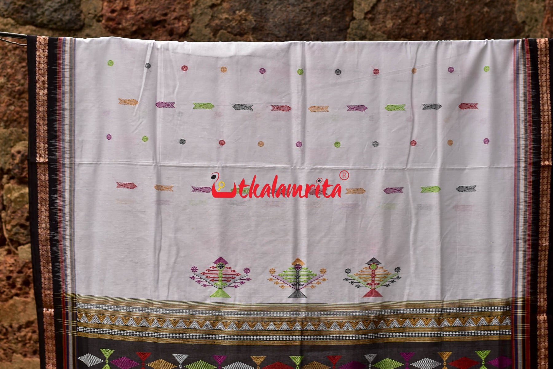 White Fishes & Flowers Bomkai Cotton Saree
