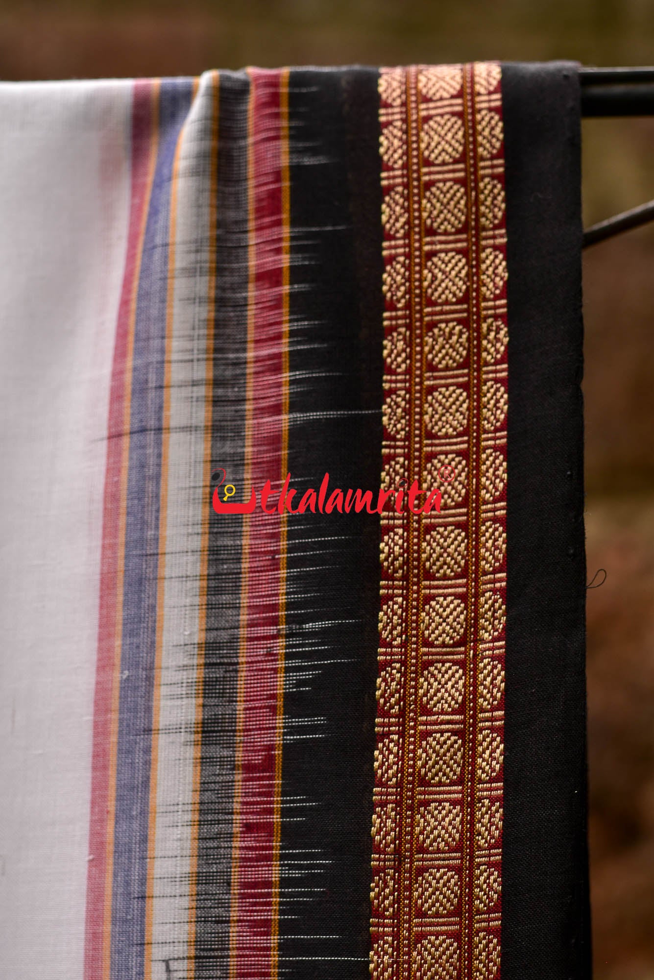 White Fishes & Flowers Bomkai Cotton Saree