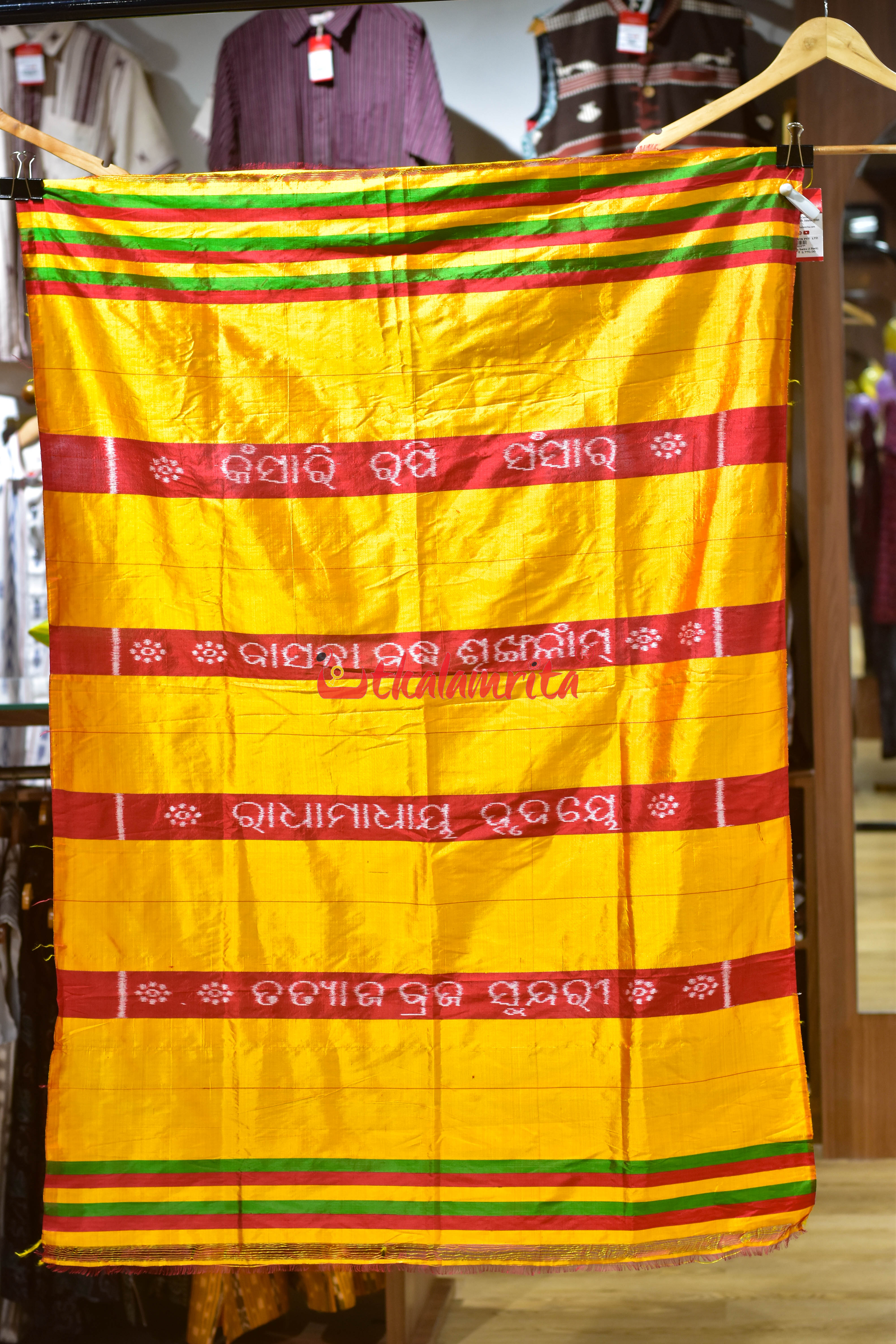 Red Gita Gobinda Bastra (3 Haati)