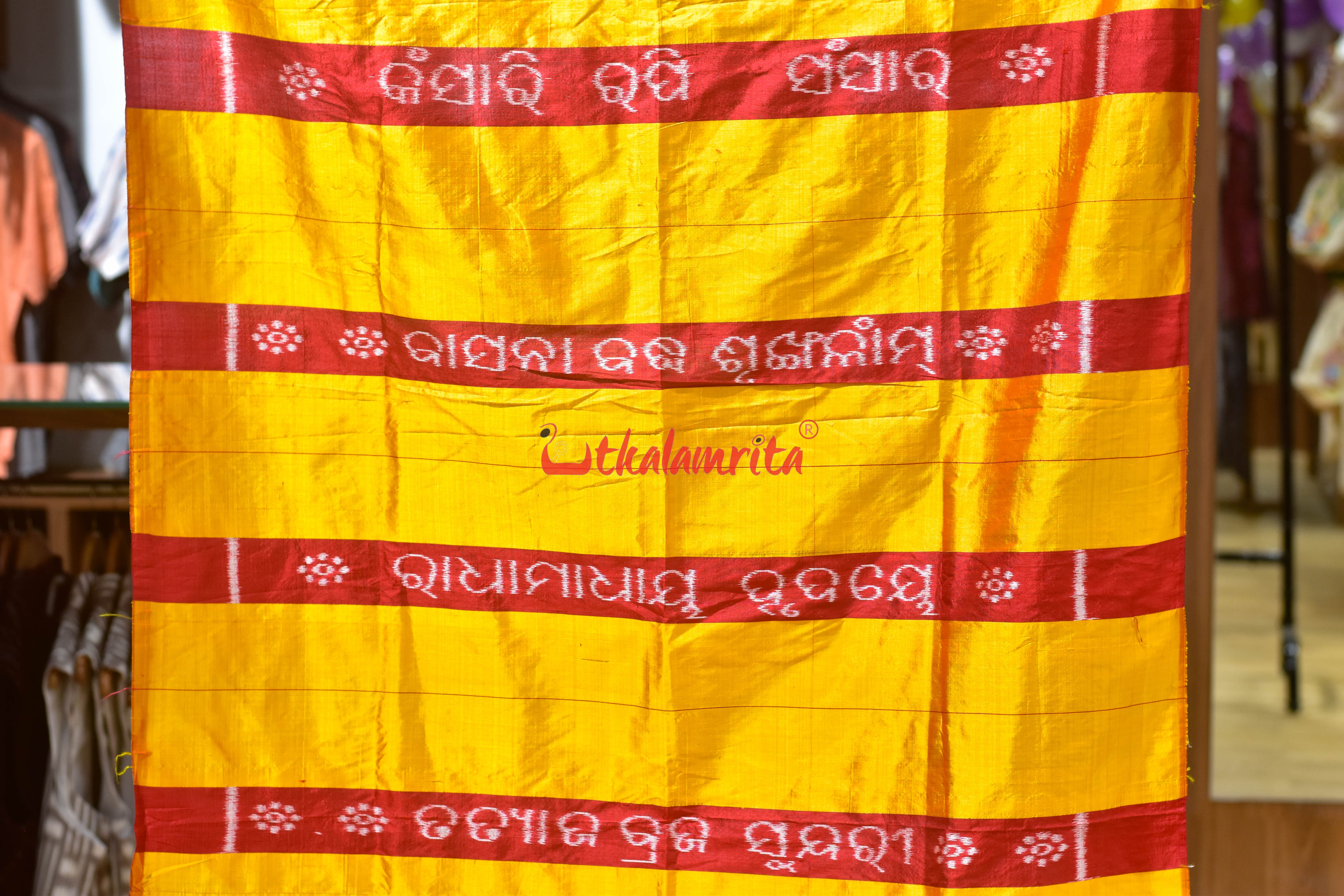Red Gita Gobinda Bastra (3 Haati)