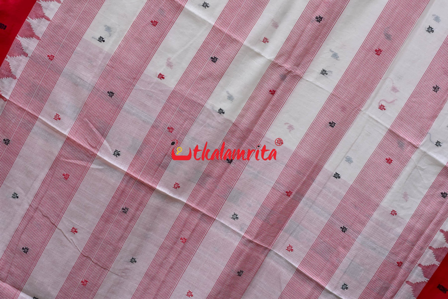 Lal Paar Lines White Phoda Kumbha Cotton Saree