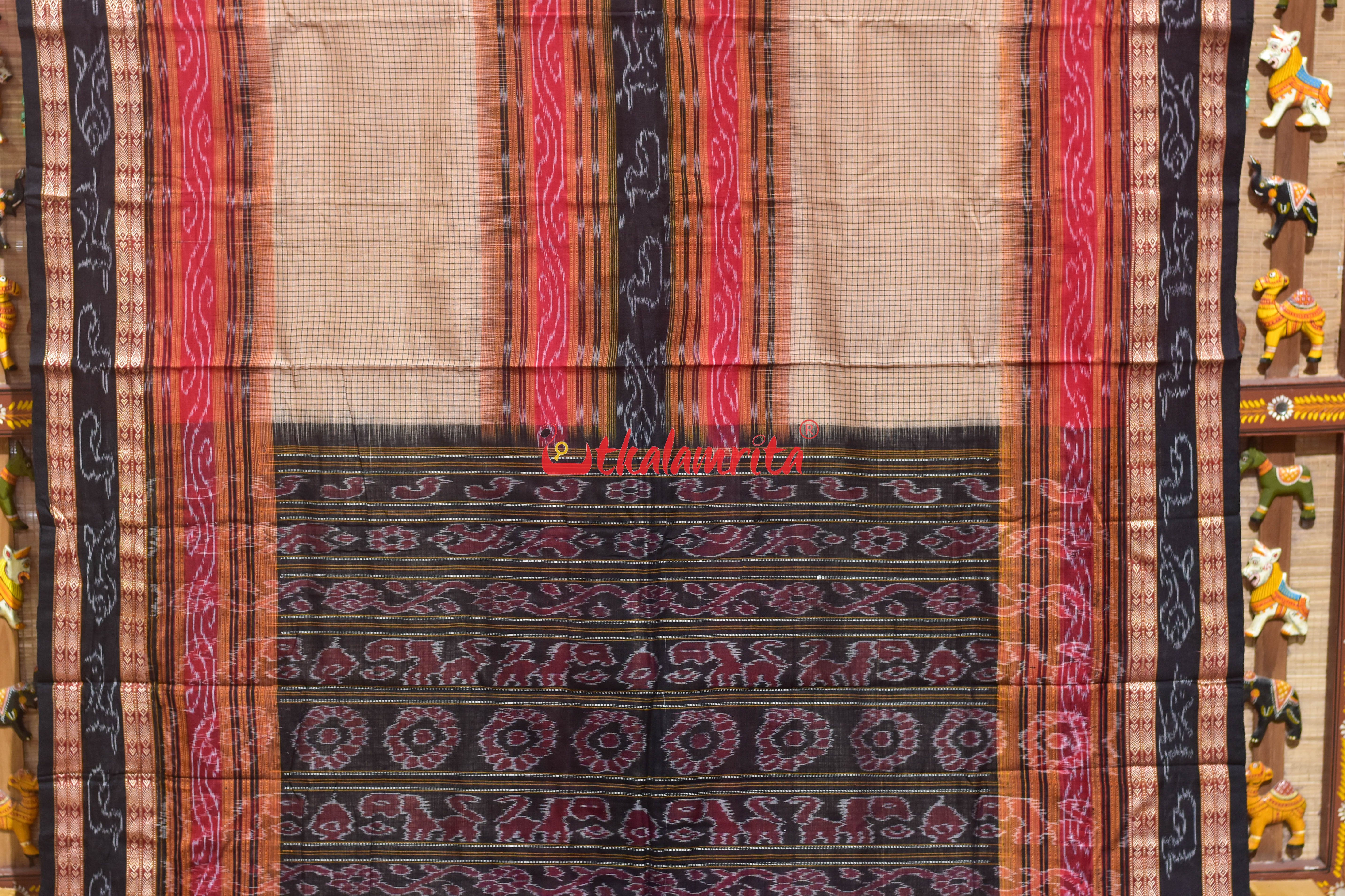 Middle Sachipar Cream with fish border