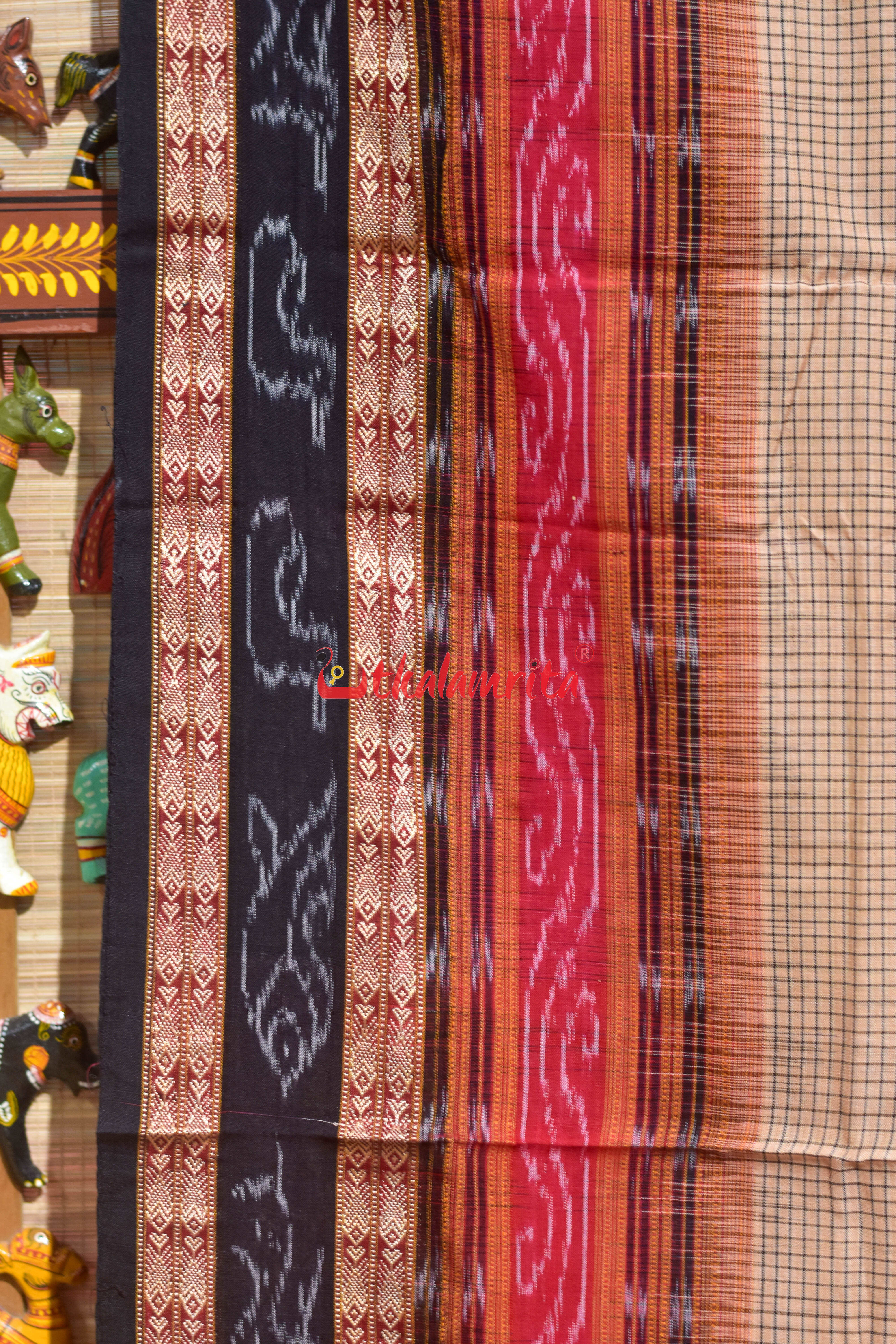 Middle Sachipar Cream with fish border