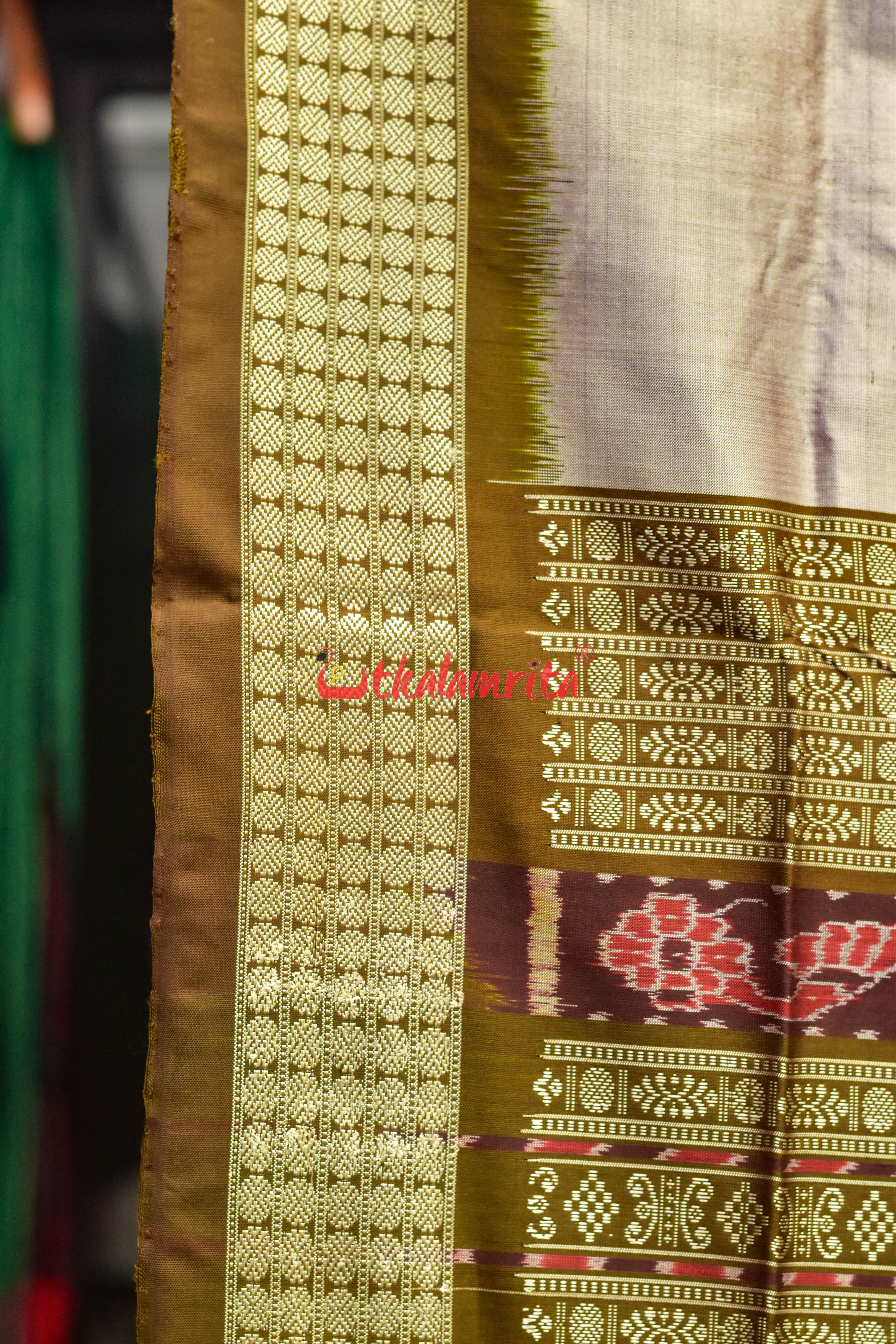 Box Bomkai Peach Janhiphuliya Bomkai Silk Saree