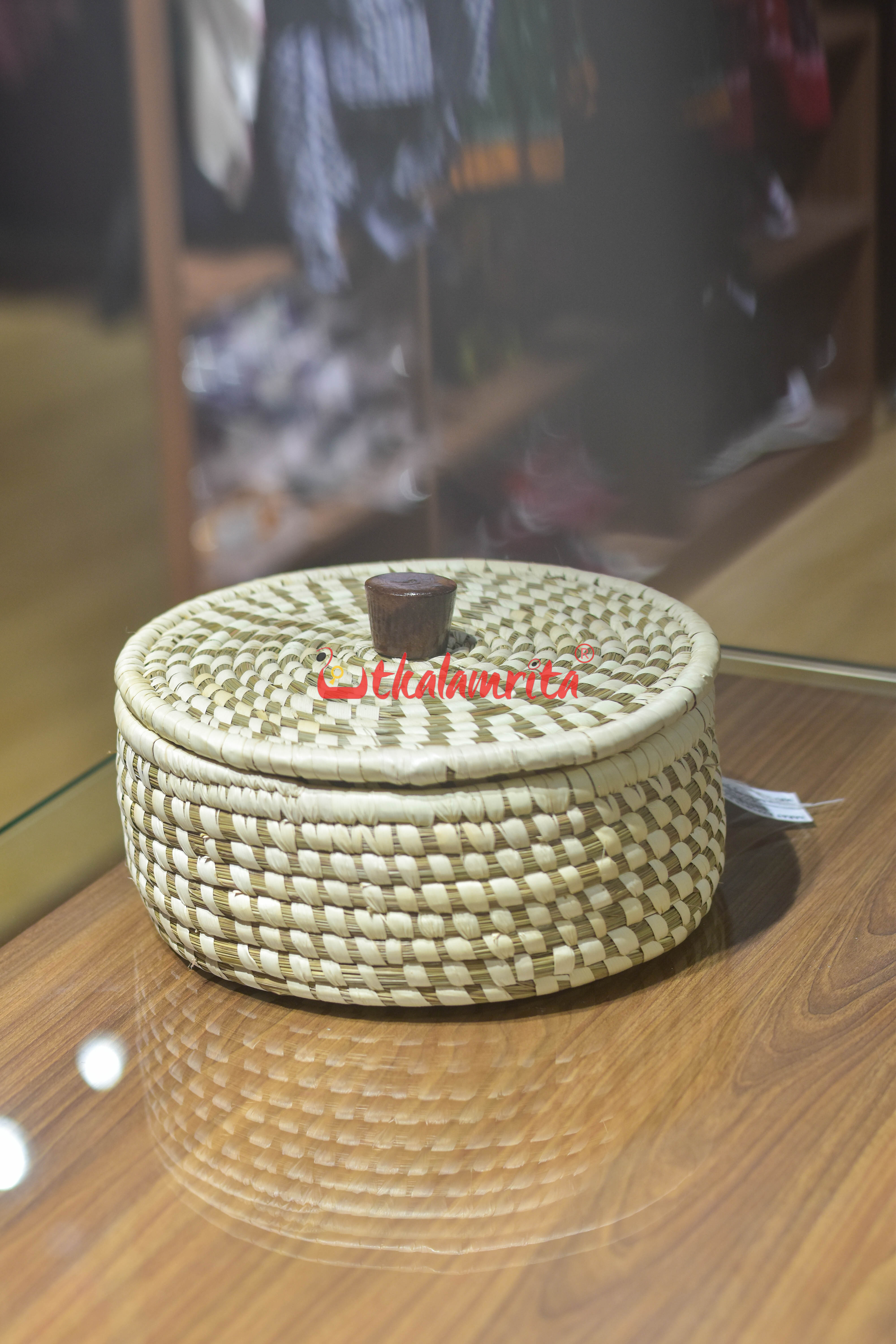 Sabai Grass Roti Box with Wooden Lid (large)