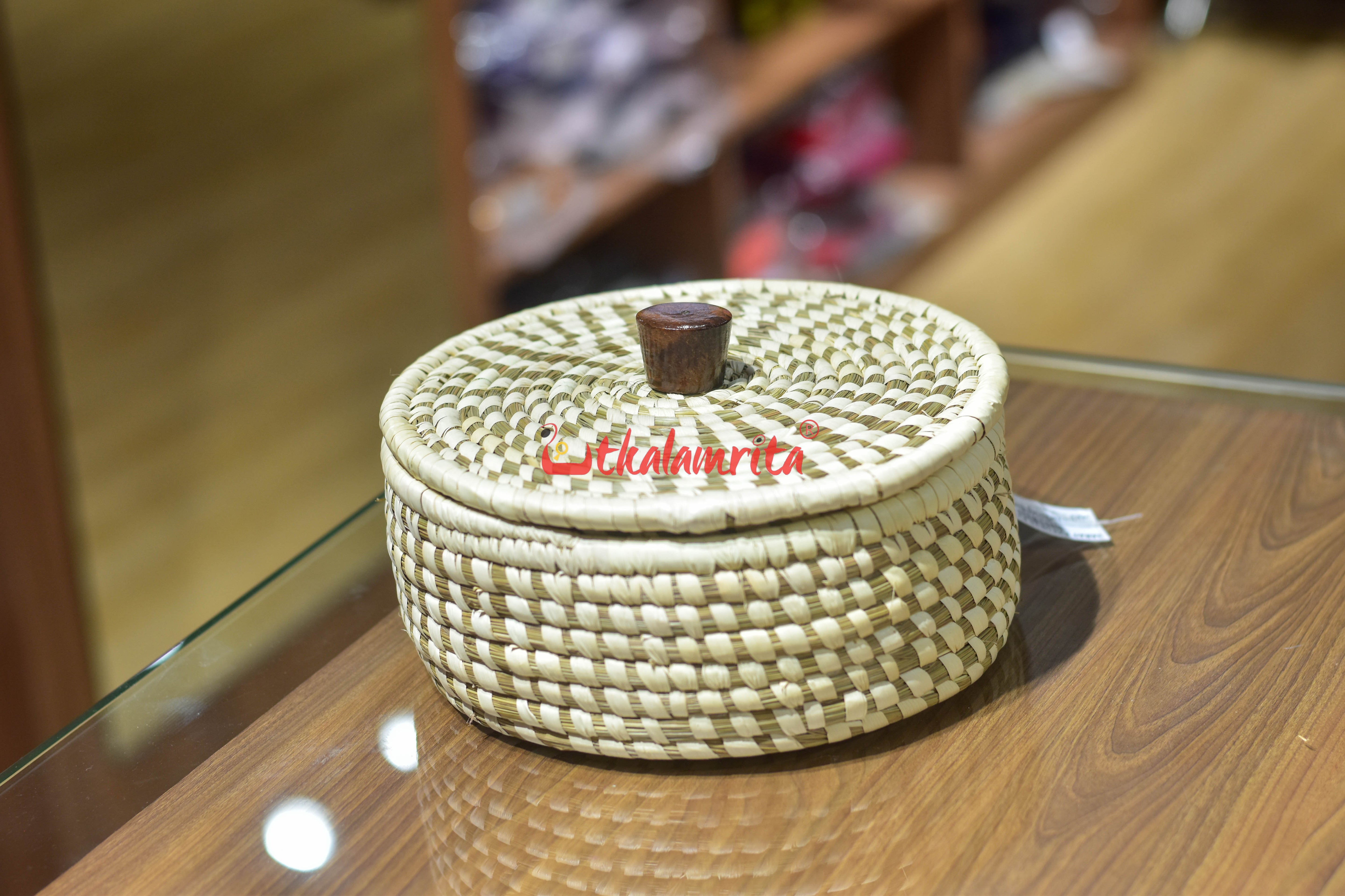 Sabai Grass Roti Box with Wooden Lid (large)