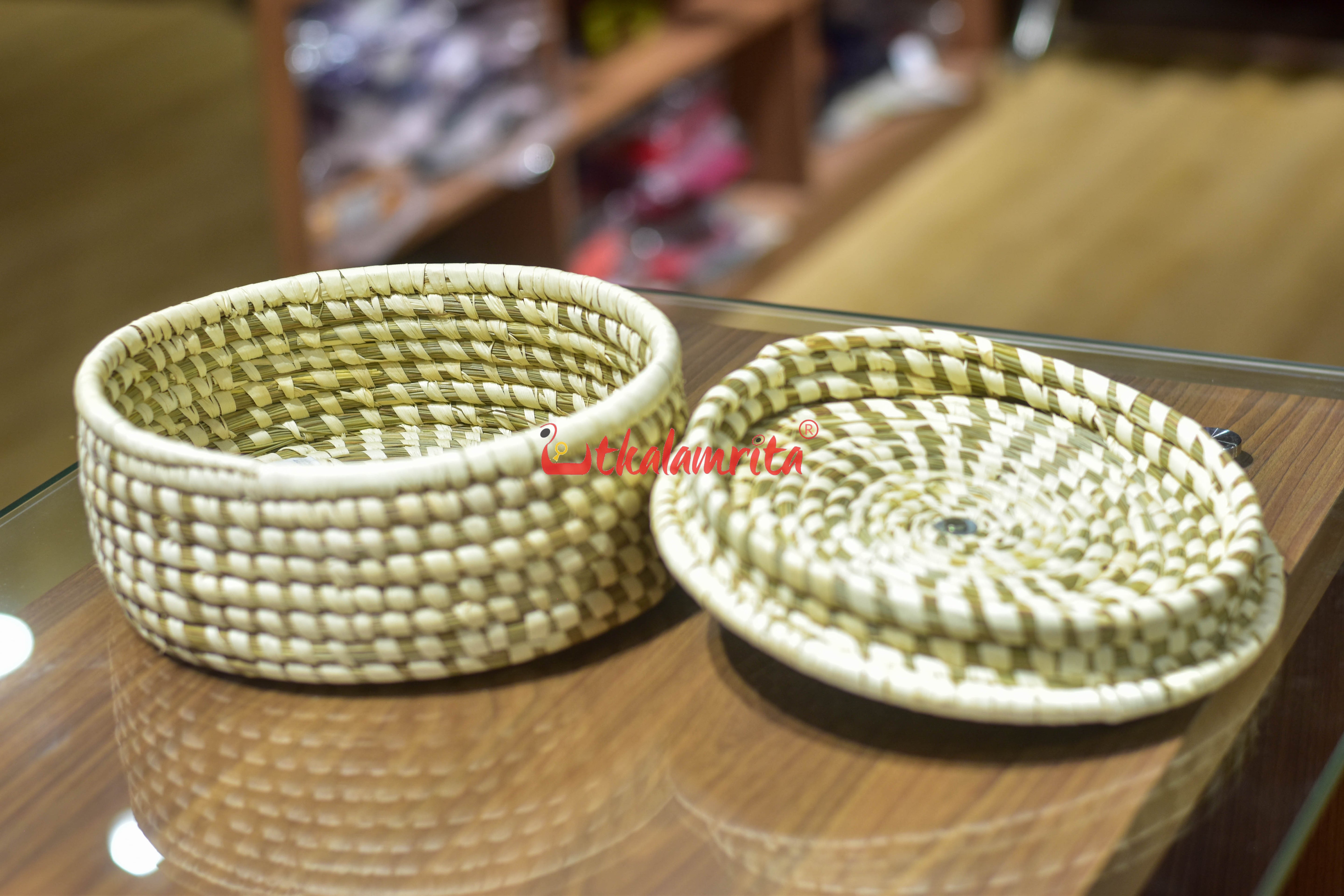 Sabai Grass Roti Box with Wooden Lid (large)