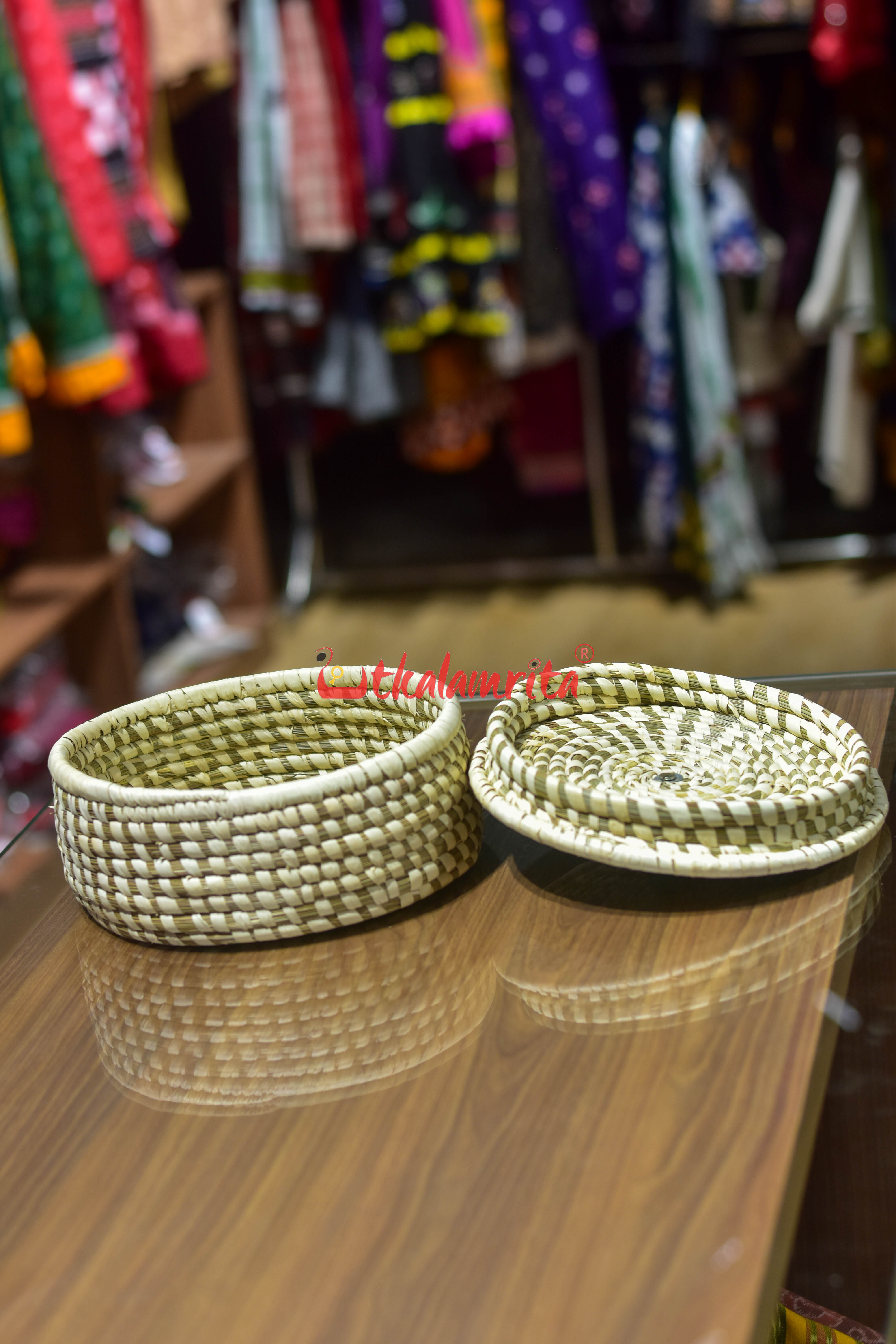 Sabai Grass Roti Box with Wooden Lid (large)