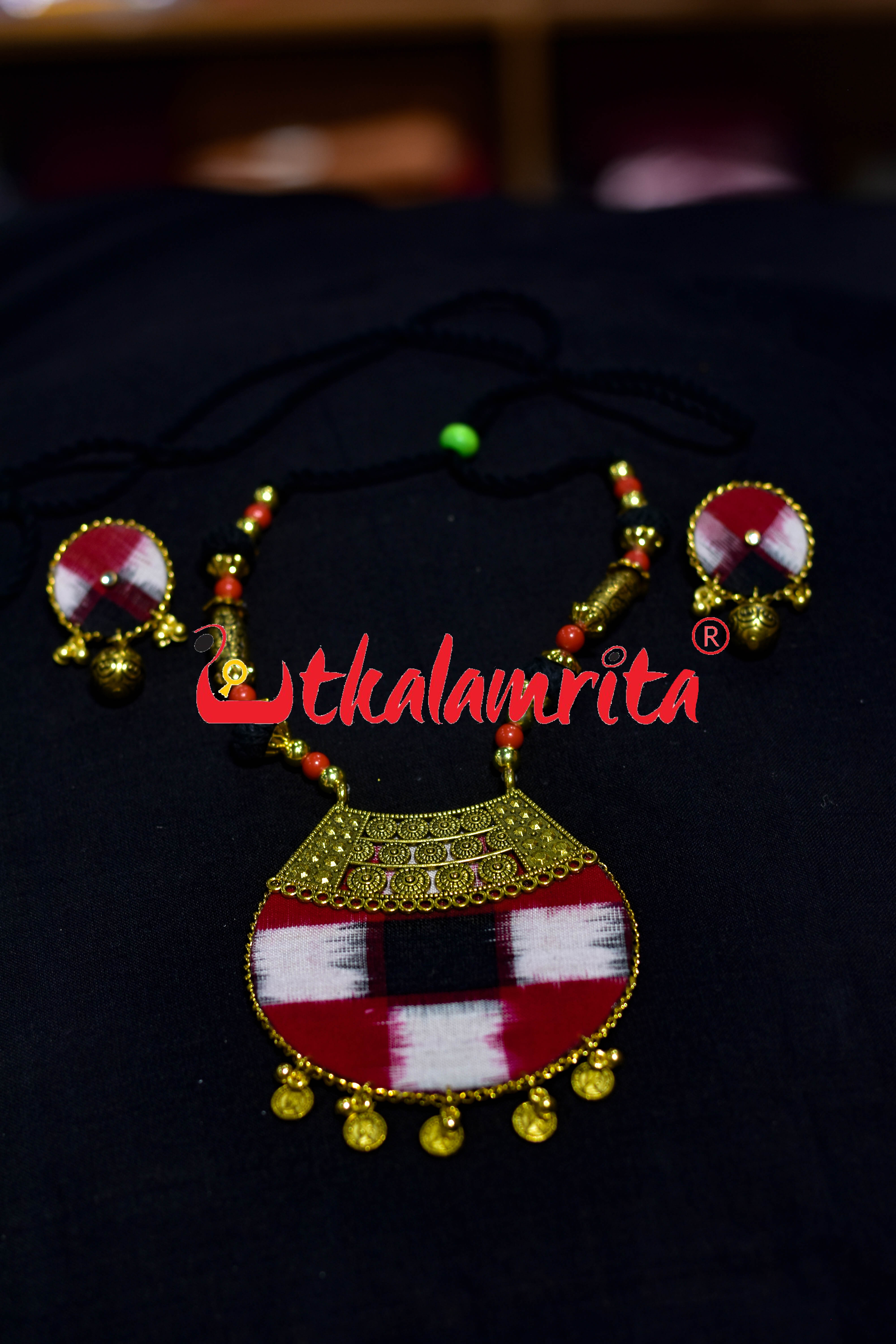 Blue Red Pasapali Necklace Set