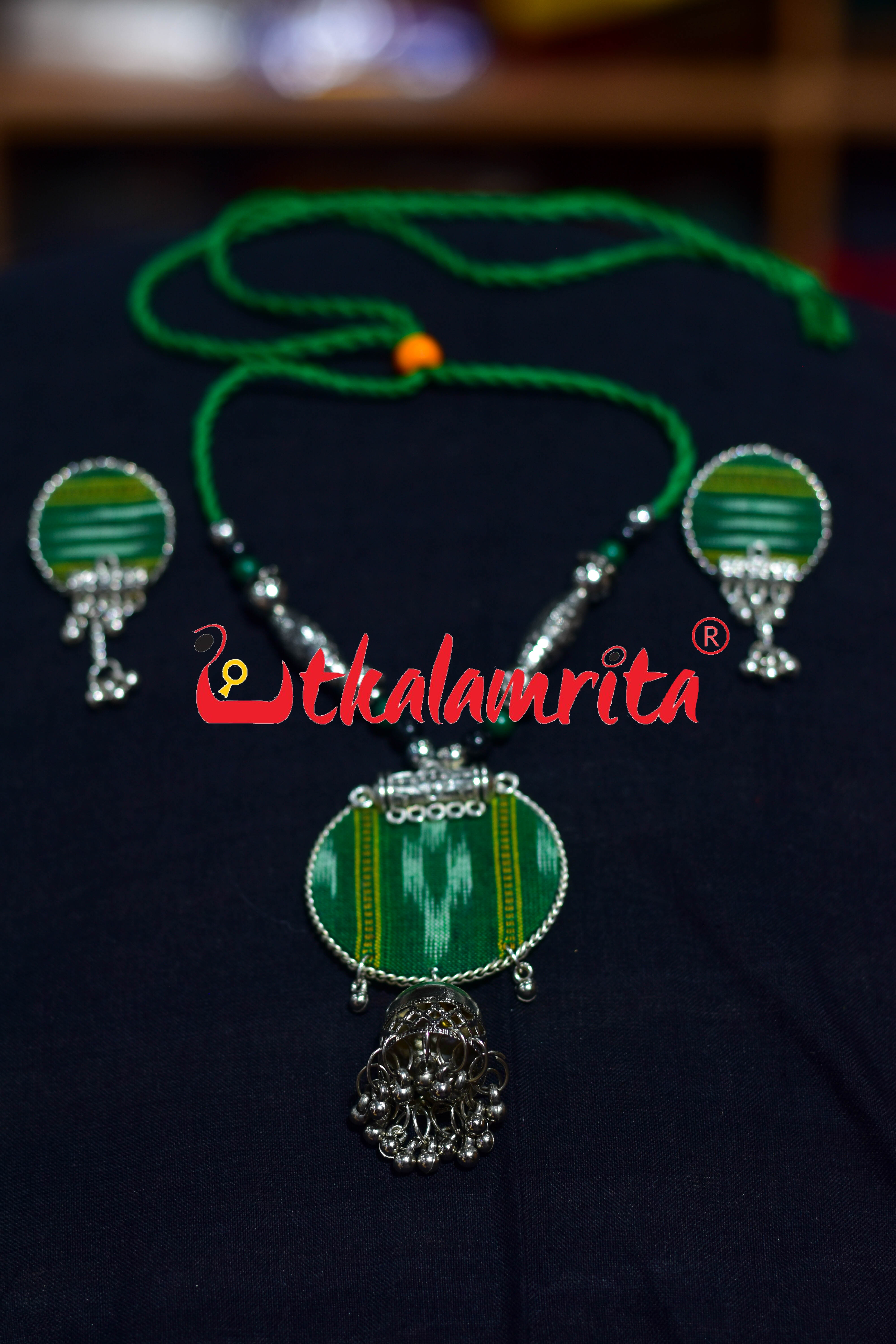 Green Round Ikat Silver Necklace Set