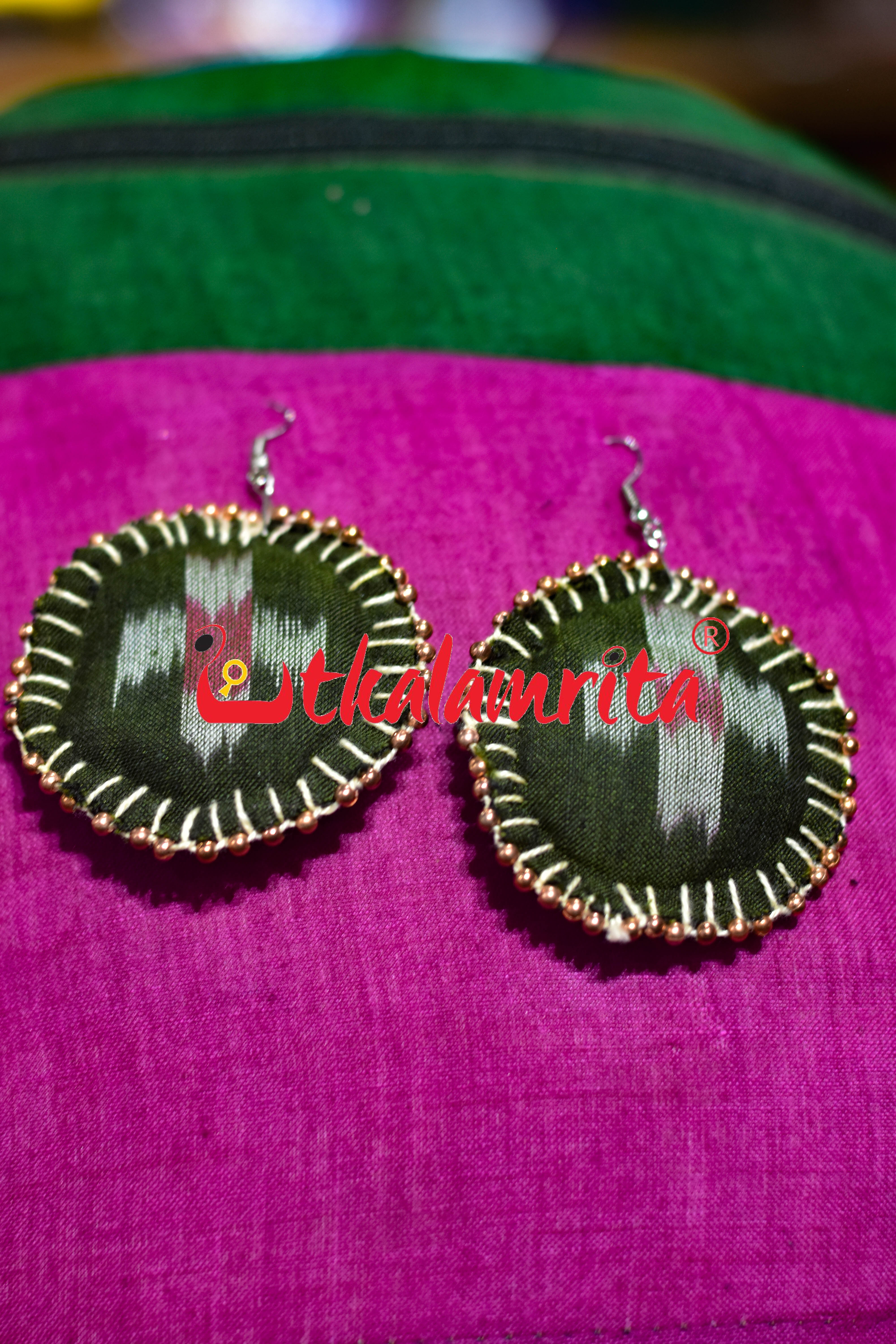 Mehendi Single Pasapali Round Earrings
