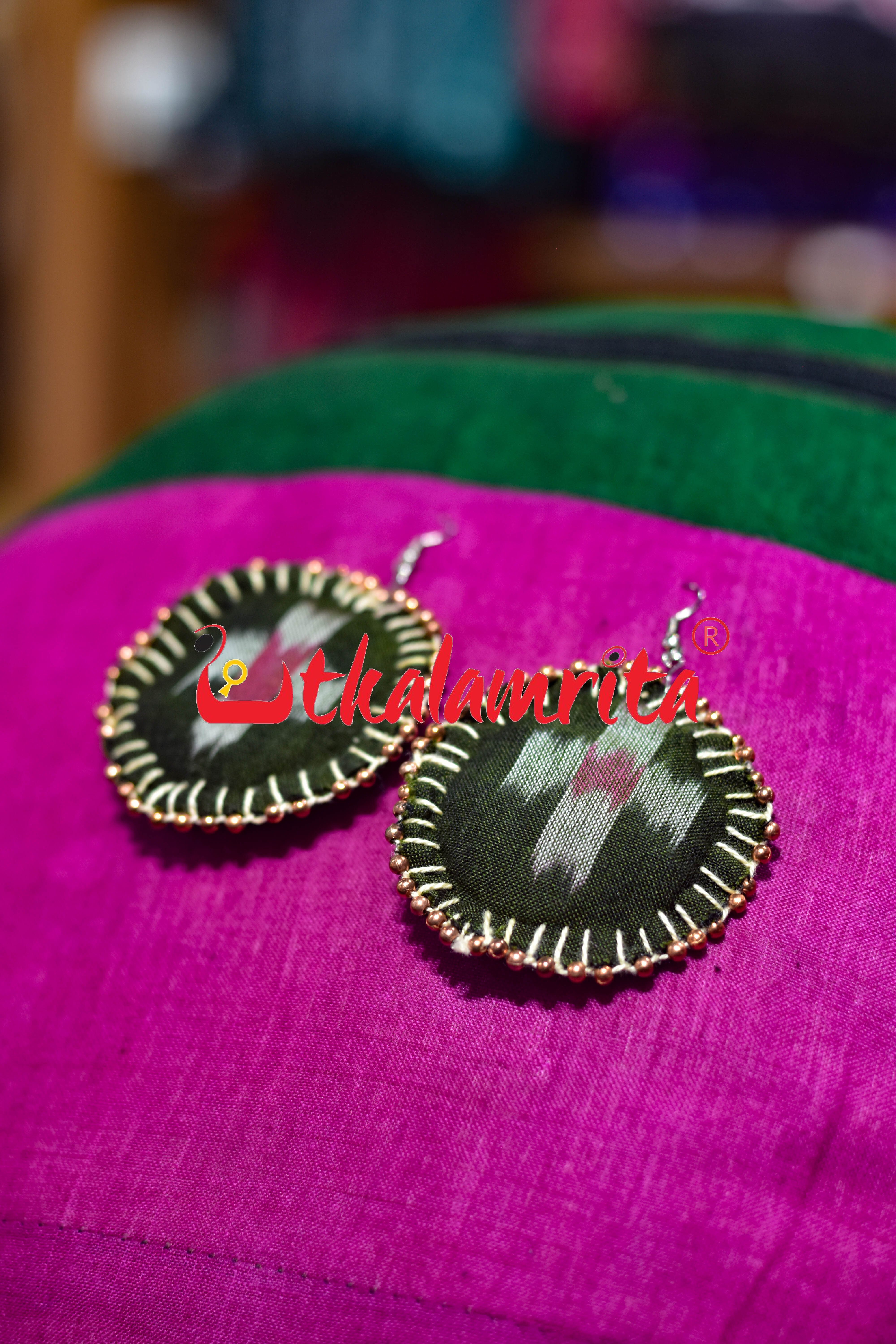 Mehendi Single Pasapali Round Earrings