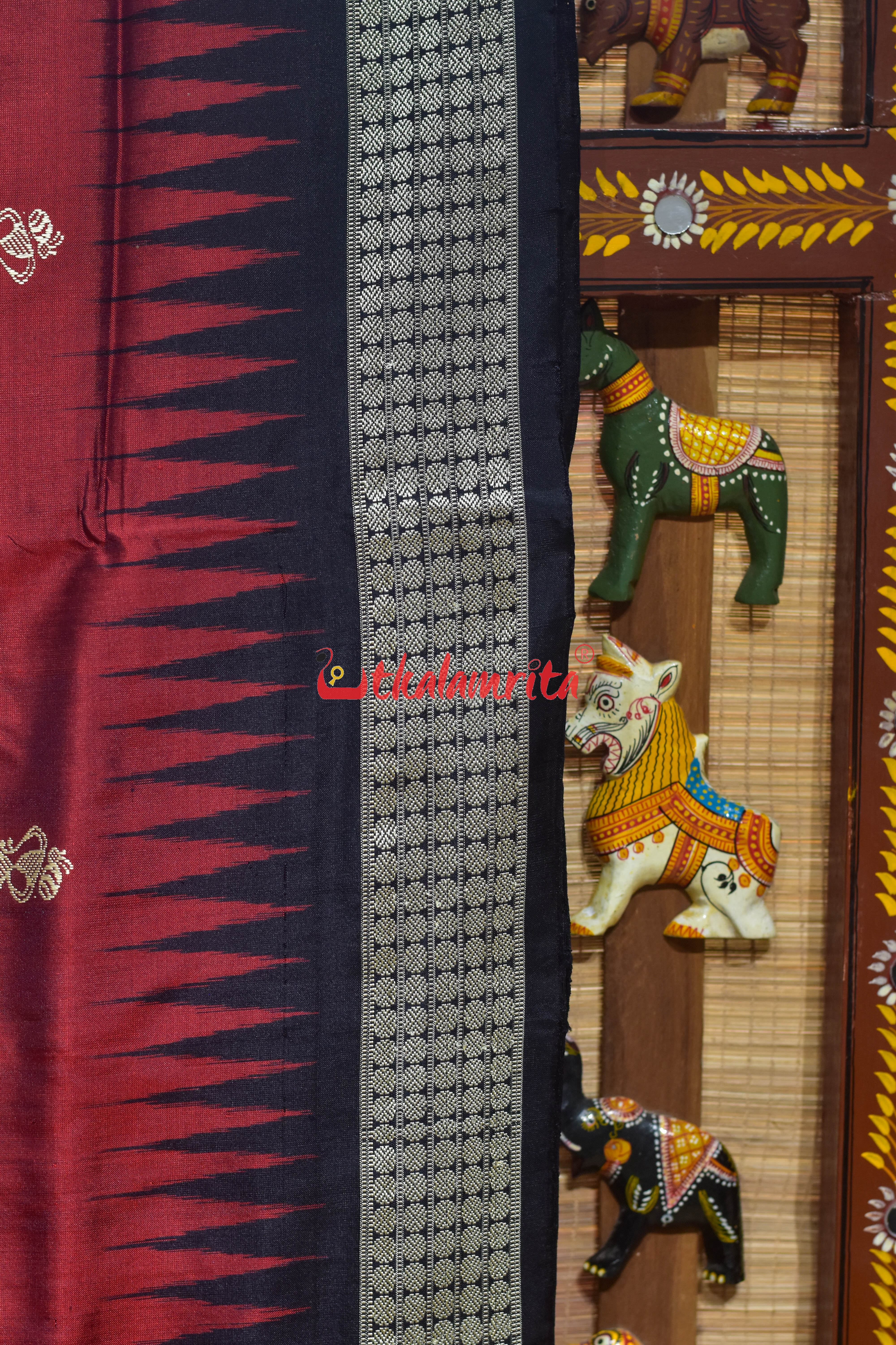 Red Black Body Mukuta Bomkai Silk Saree