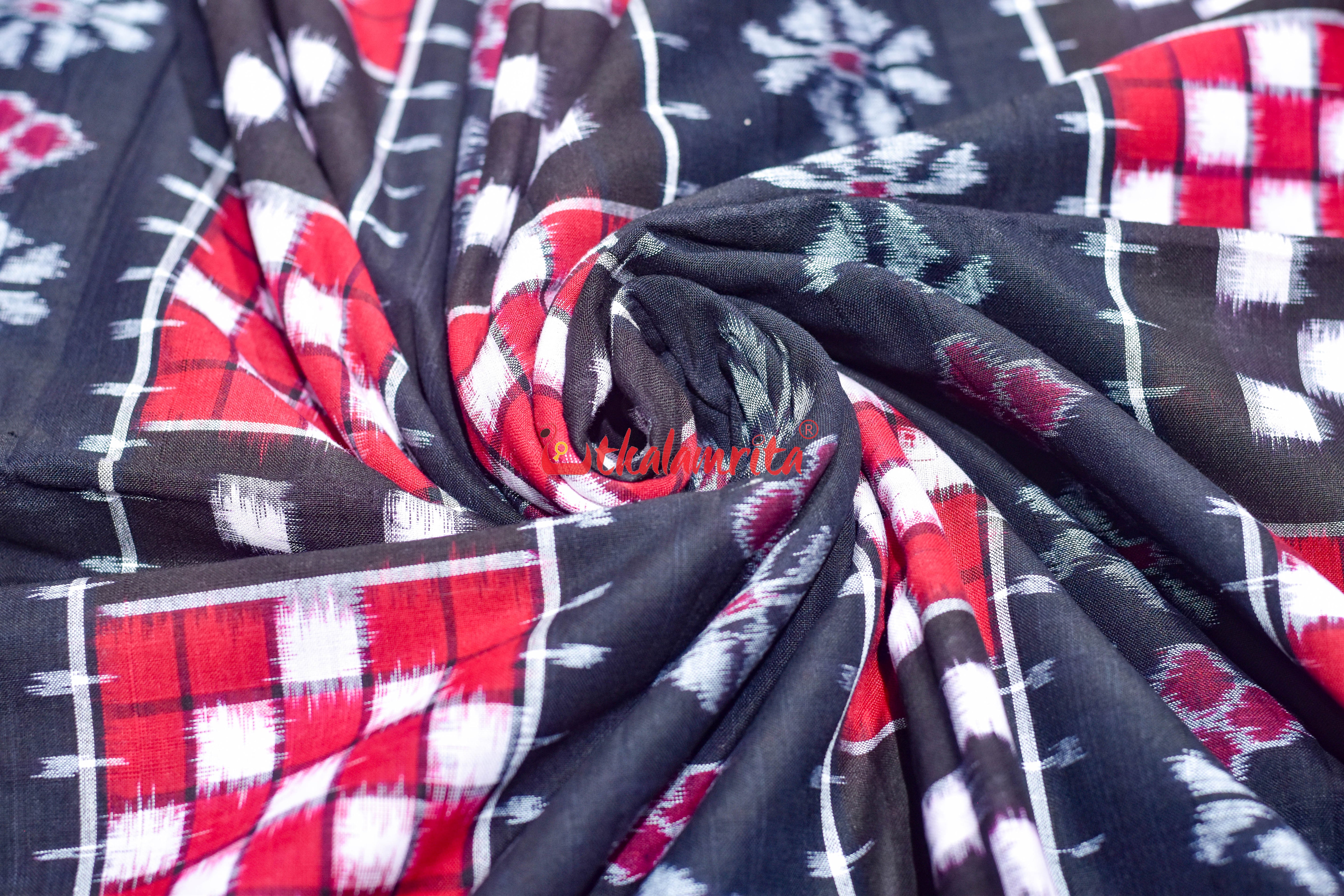 Black Red 5 Kuthi Flower Pasapali Cotton (Fabric)