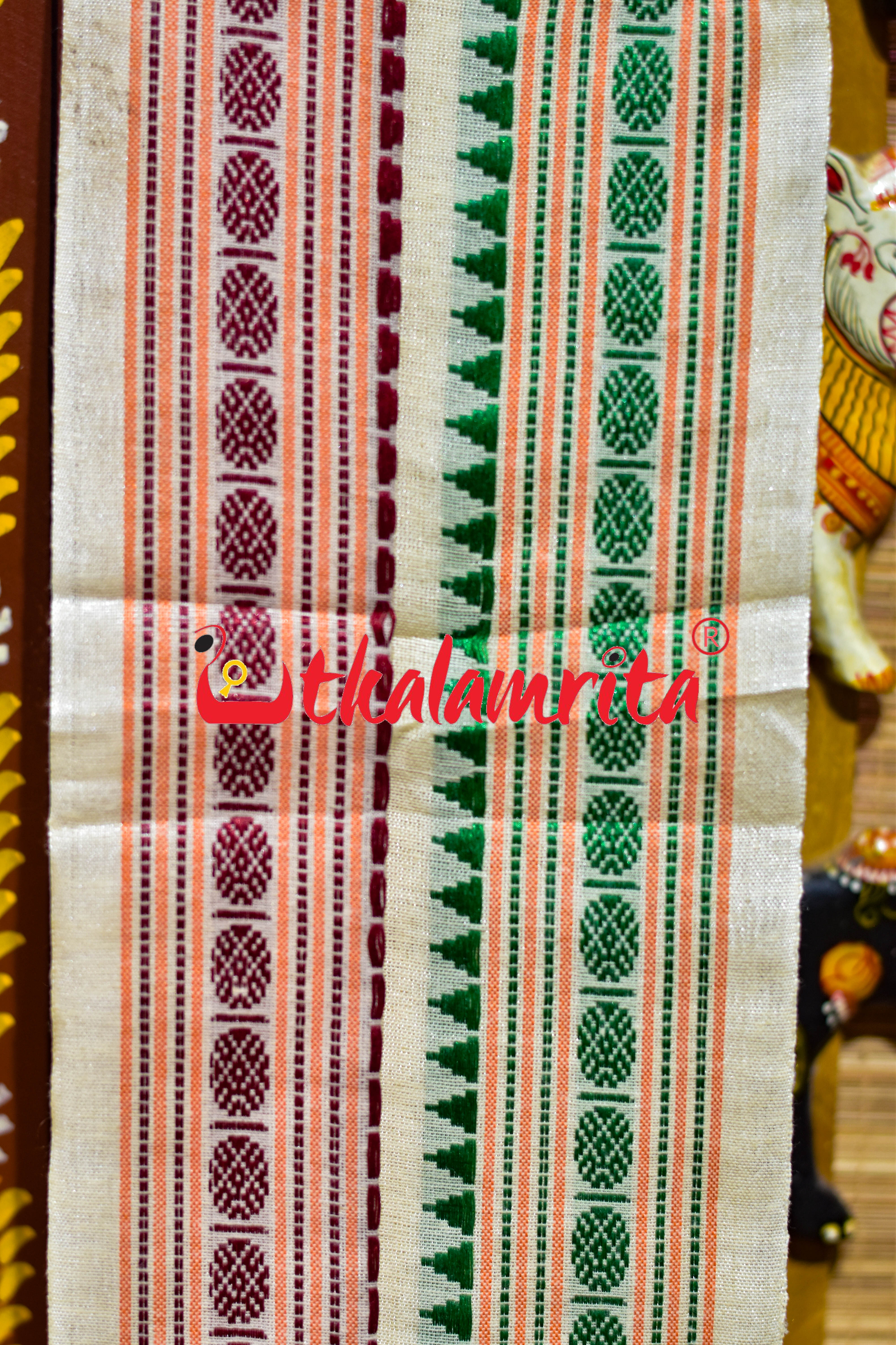 Green Red Border (Uttaria)