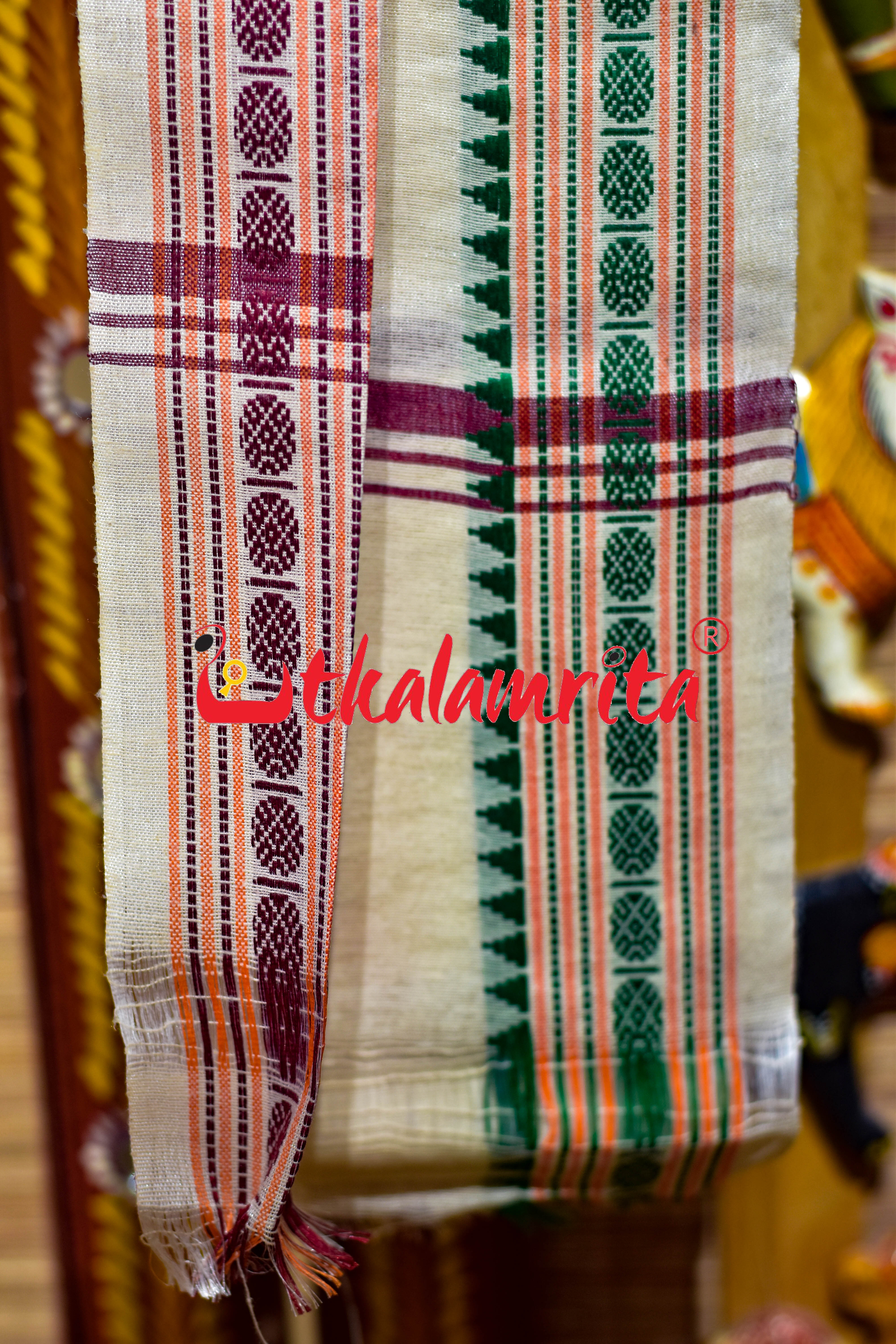 Green Red Border (Uttaria)