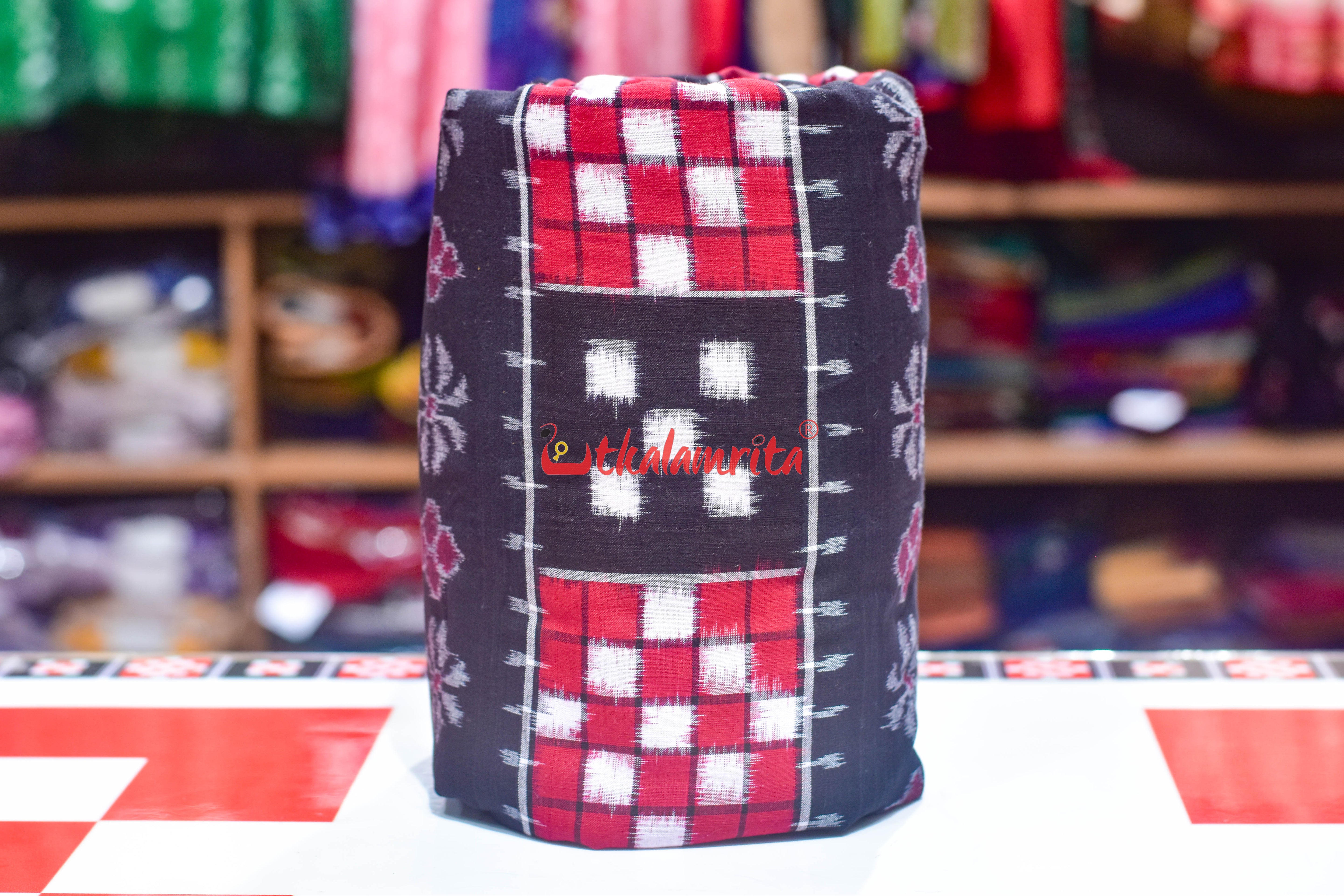 Black Red 5 Kuthi Flower Pasapali Cotton (Fabric)