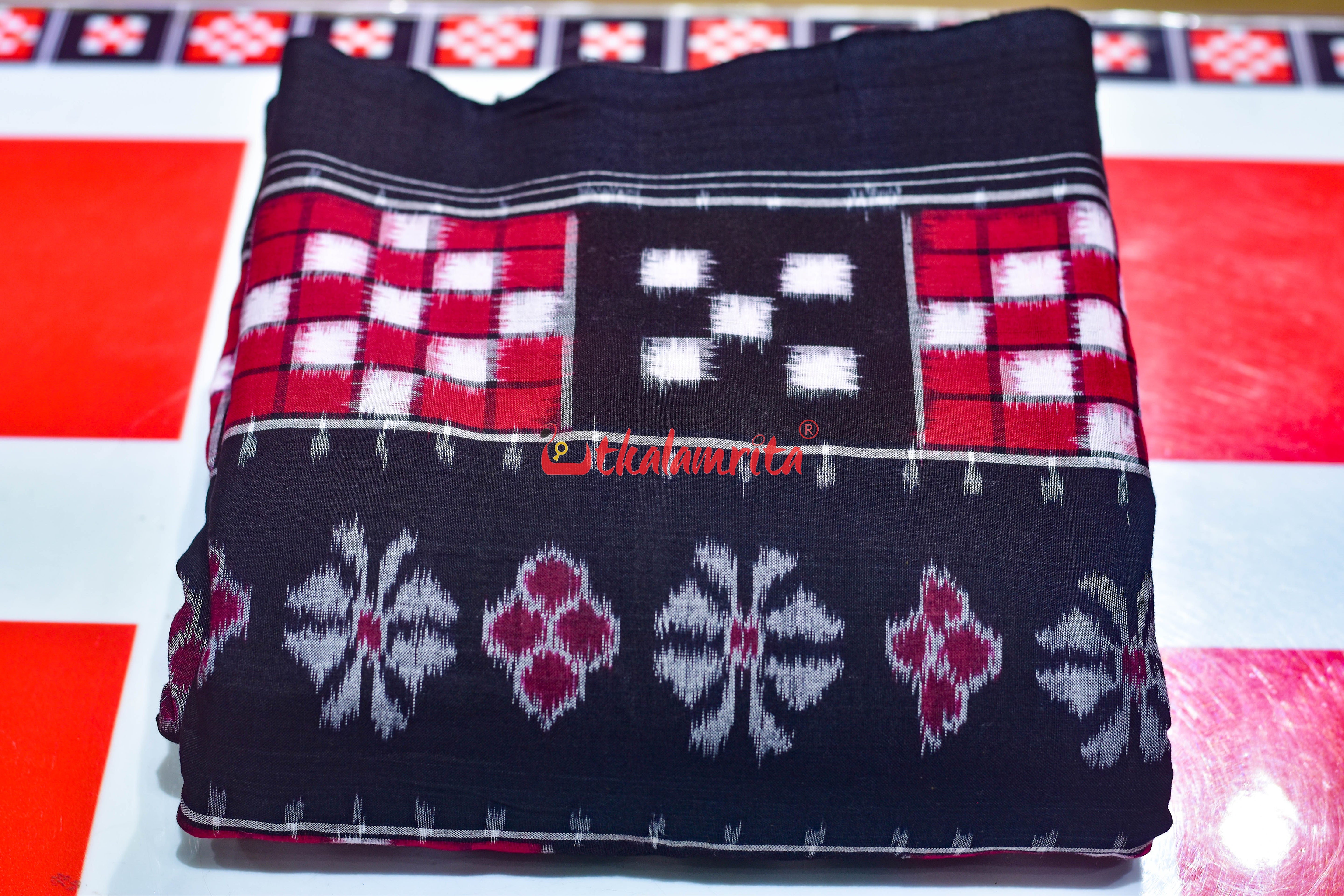 Black Red 5 Kuthi Flower Pasapali Cotton (Fabric)