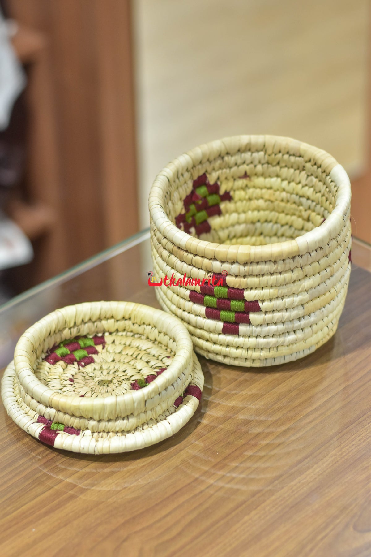 Natural Maroon Mehendi Pasapali Choco Box