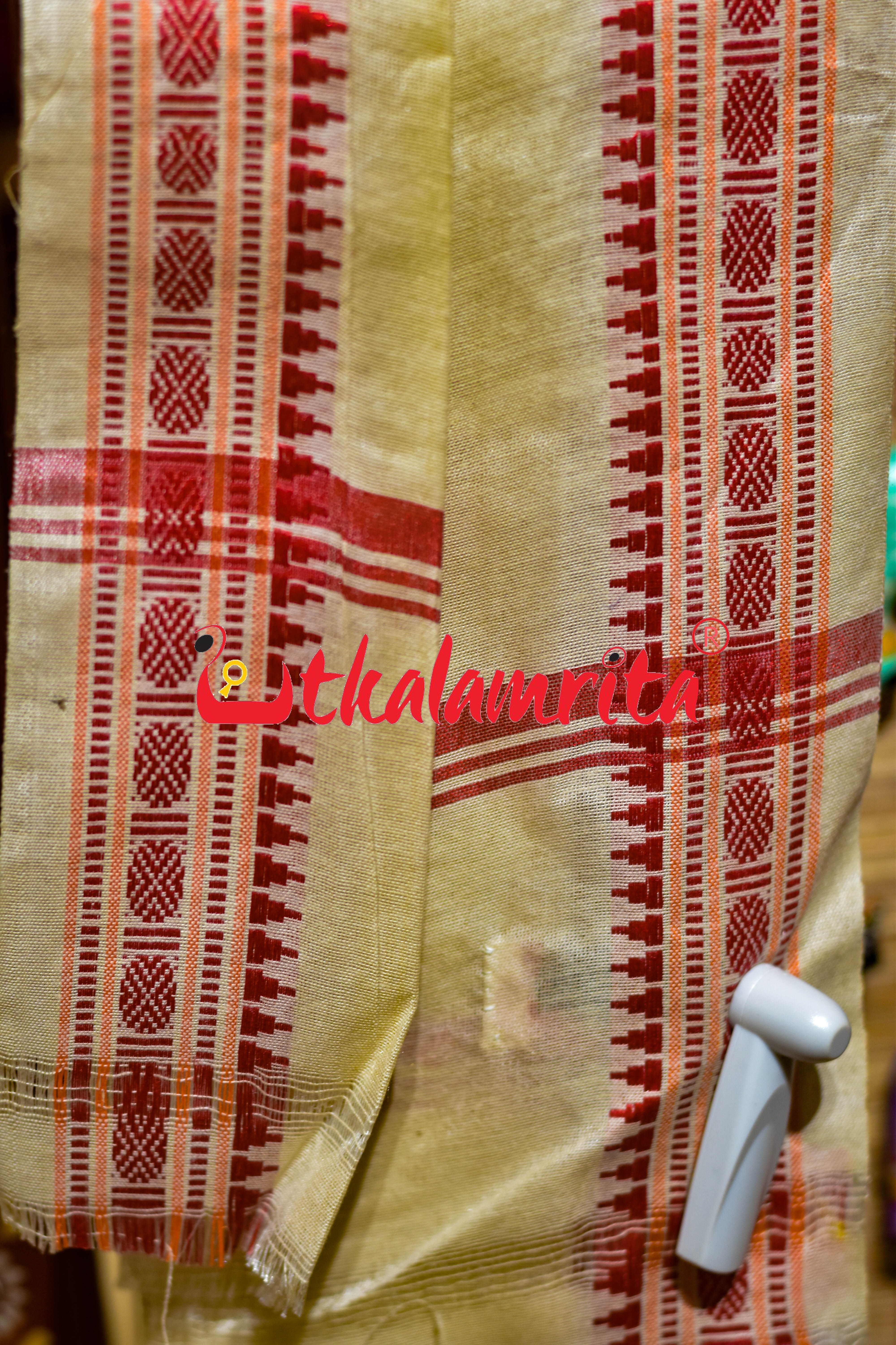 Cream with Red Border (Uttaria)