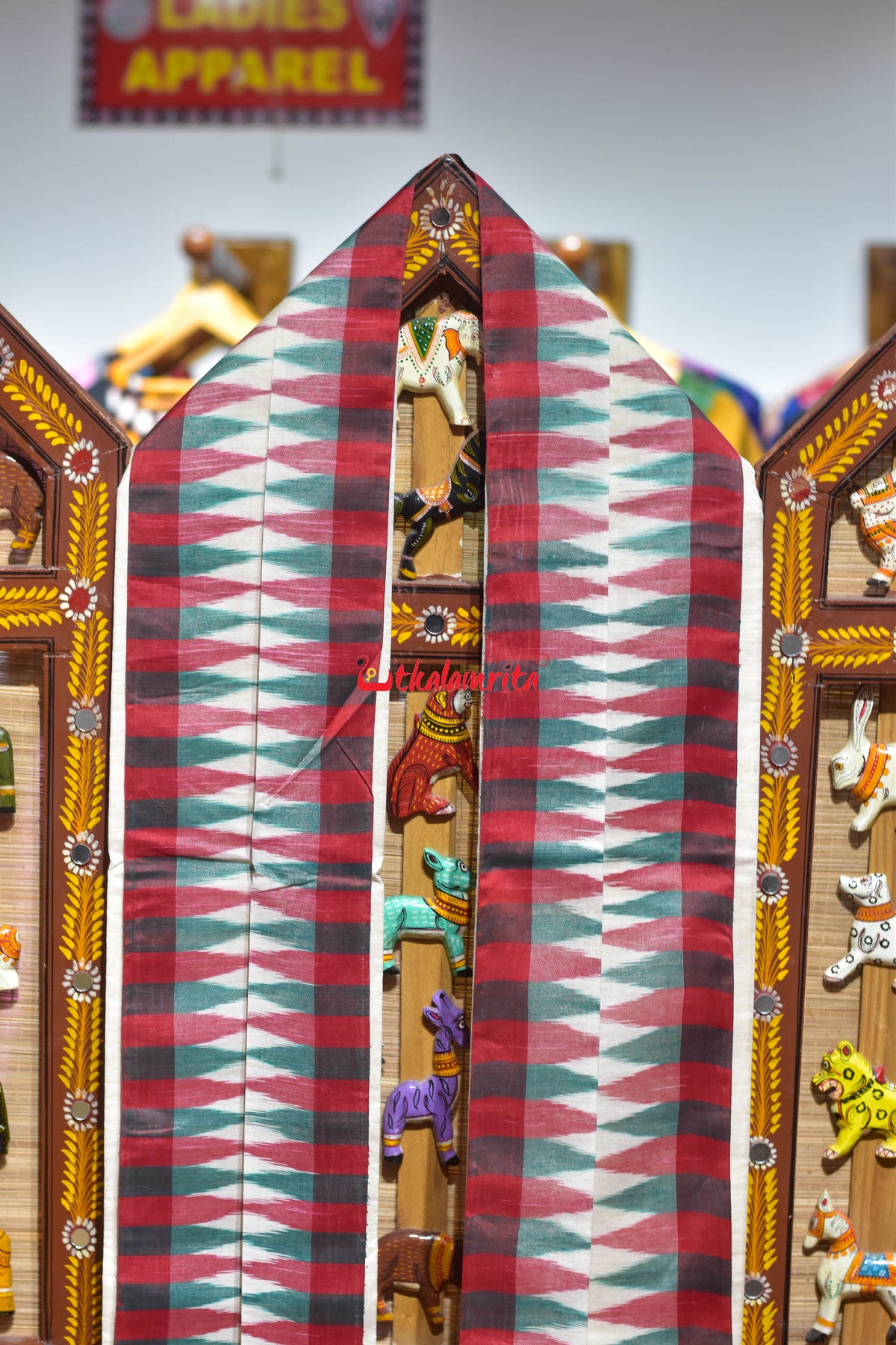 Red Kumbha Border (Uttaria)