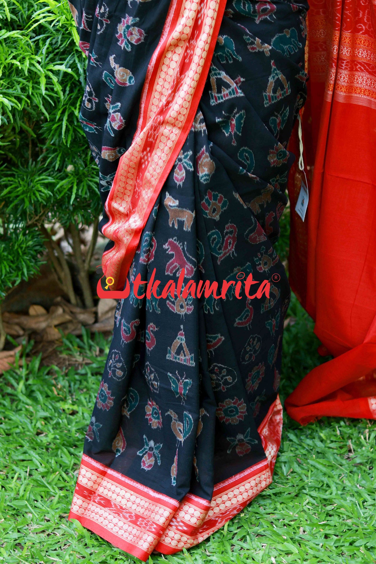 13 Motifs Black Red Saree