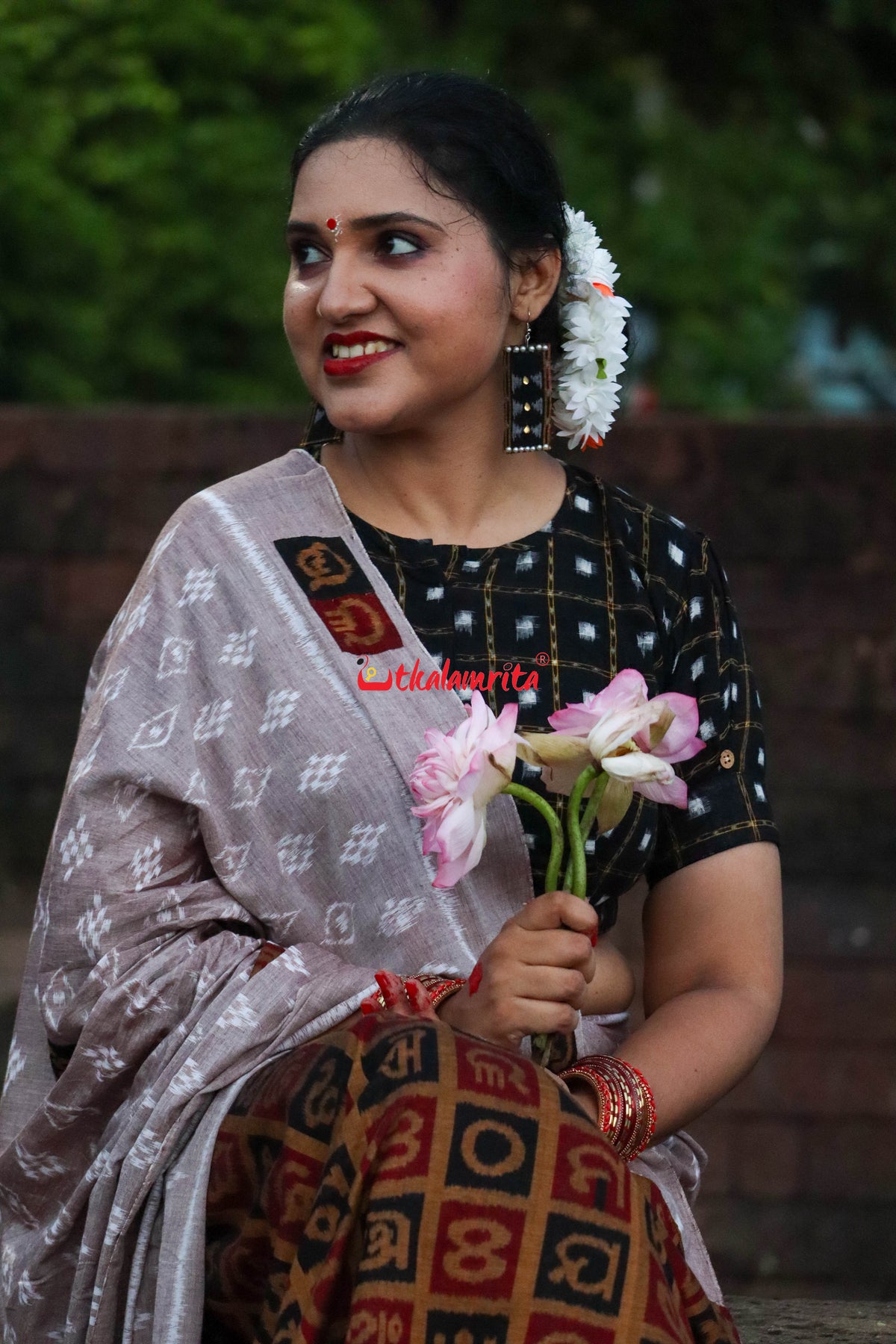 Tipa With Black Kuthi (Blouse)