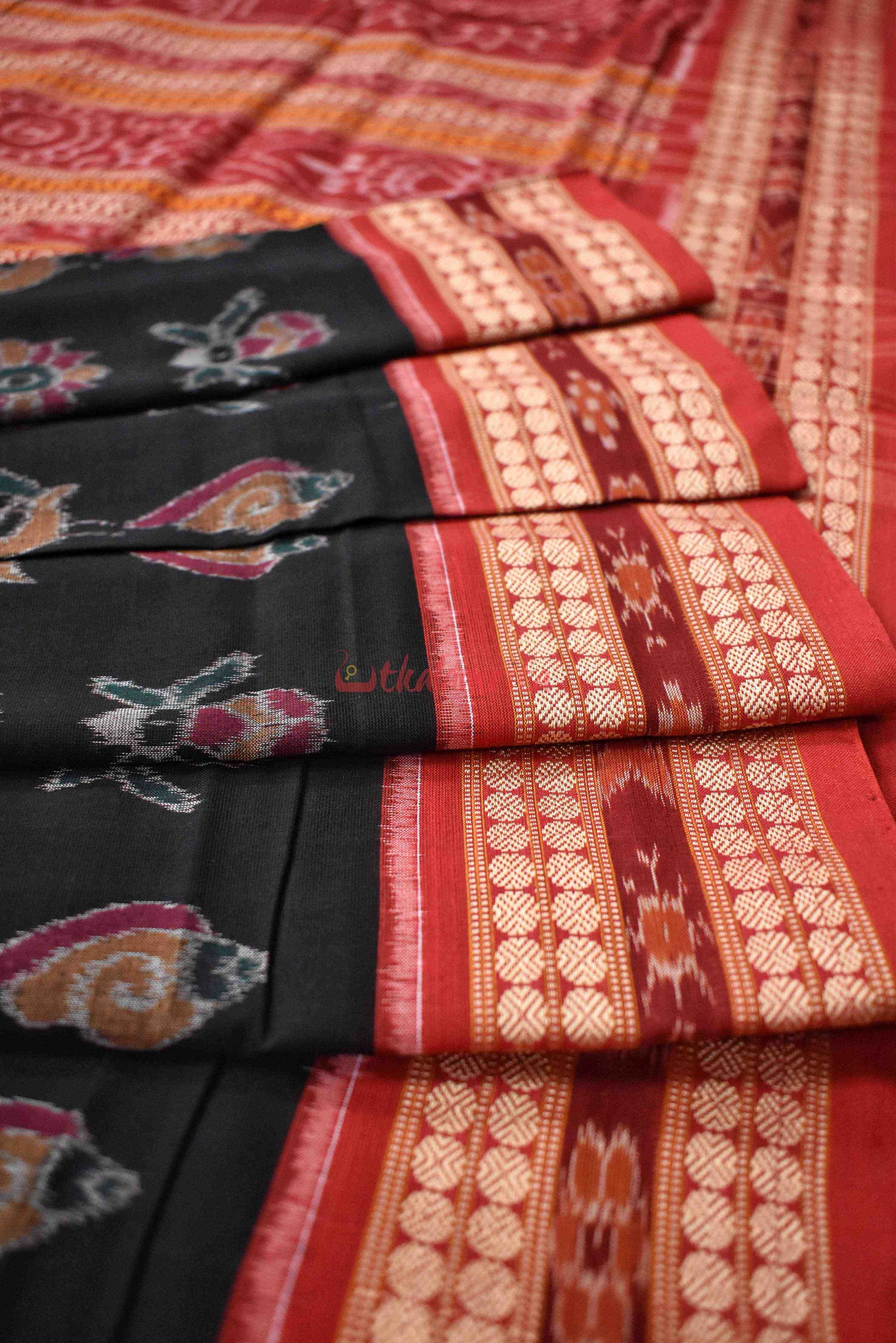 13 Motifs Black Red Saree