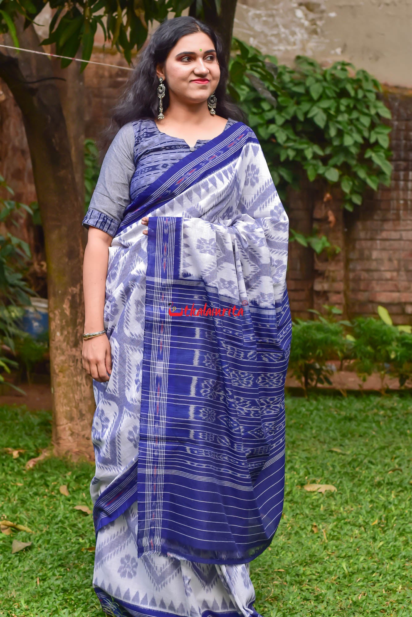 White Blue Bada Phula Cotton Saree