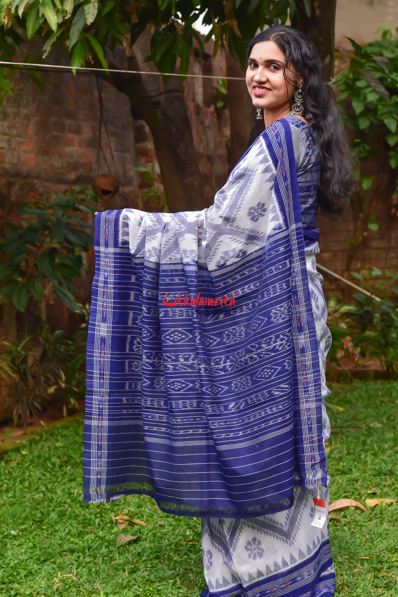 White Blue Bada Phula Cotton Saree