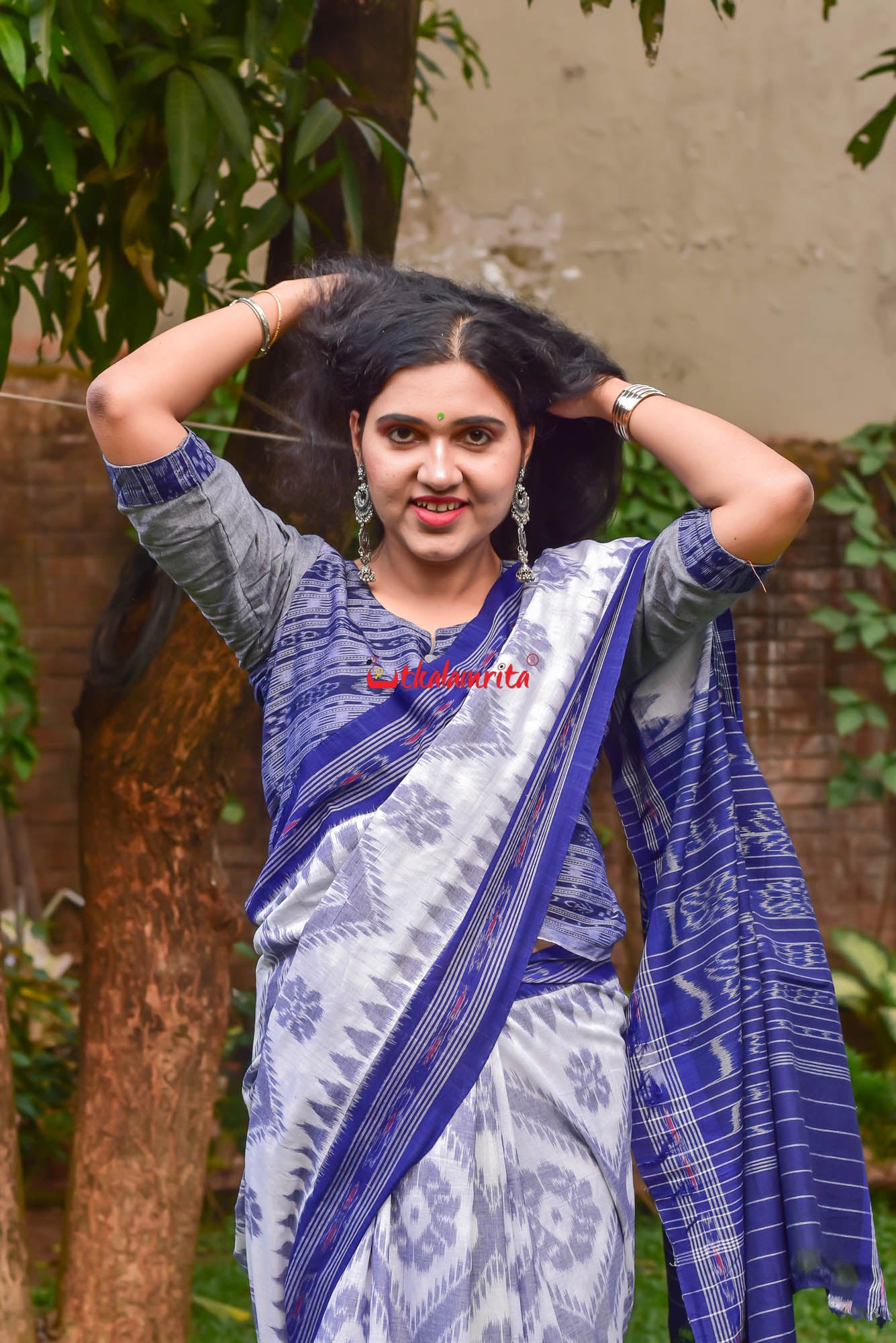 White Blue Bada Phula Cotton Saree