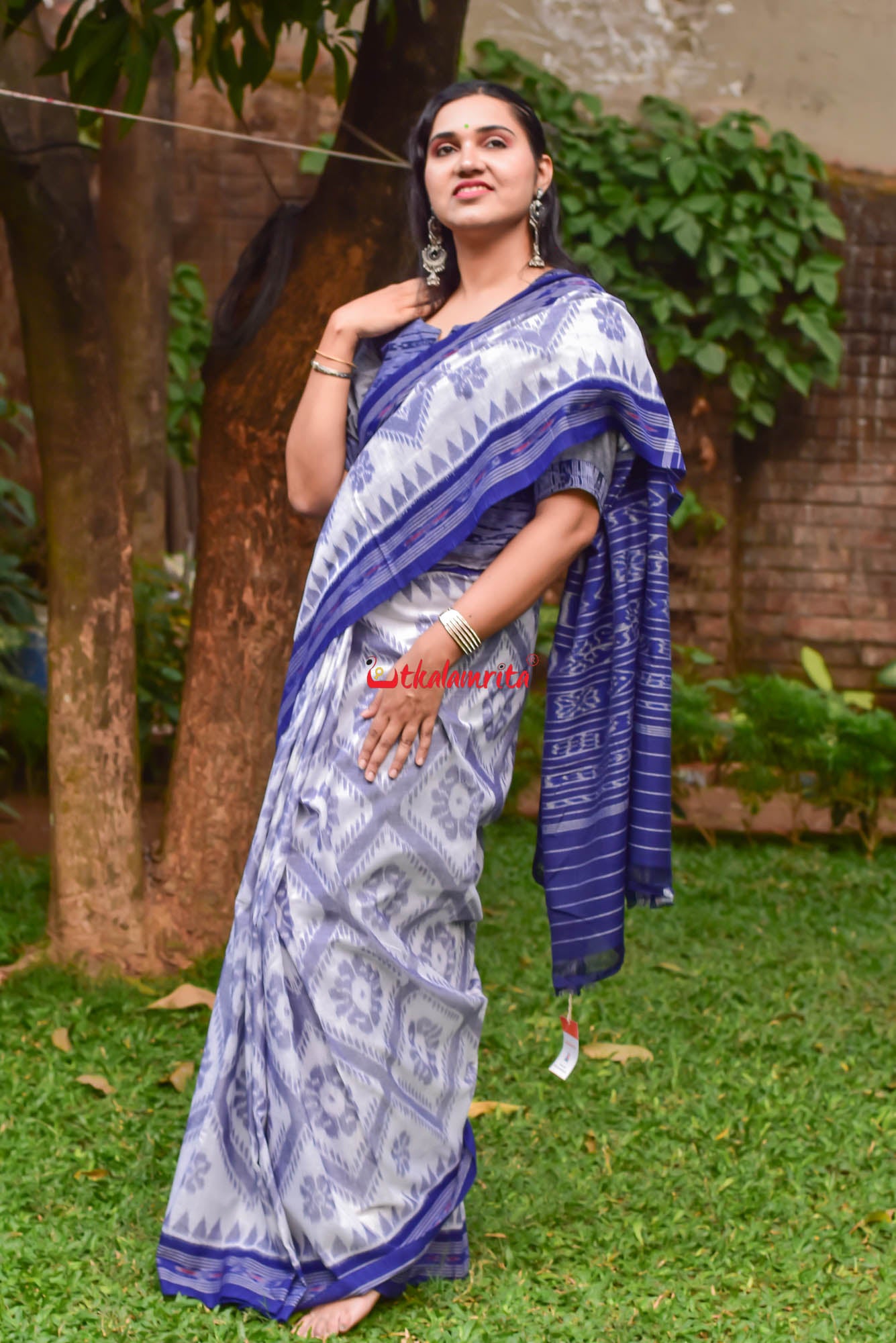 White Blue Bada Phula Cotton Saree