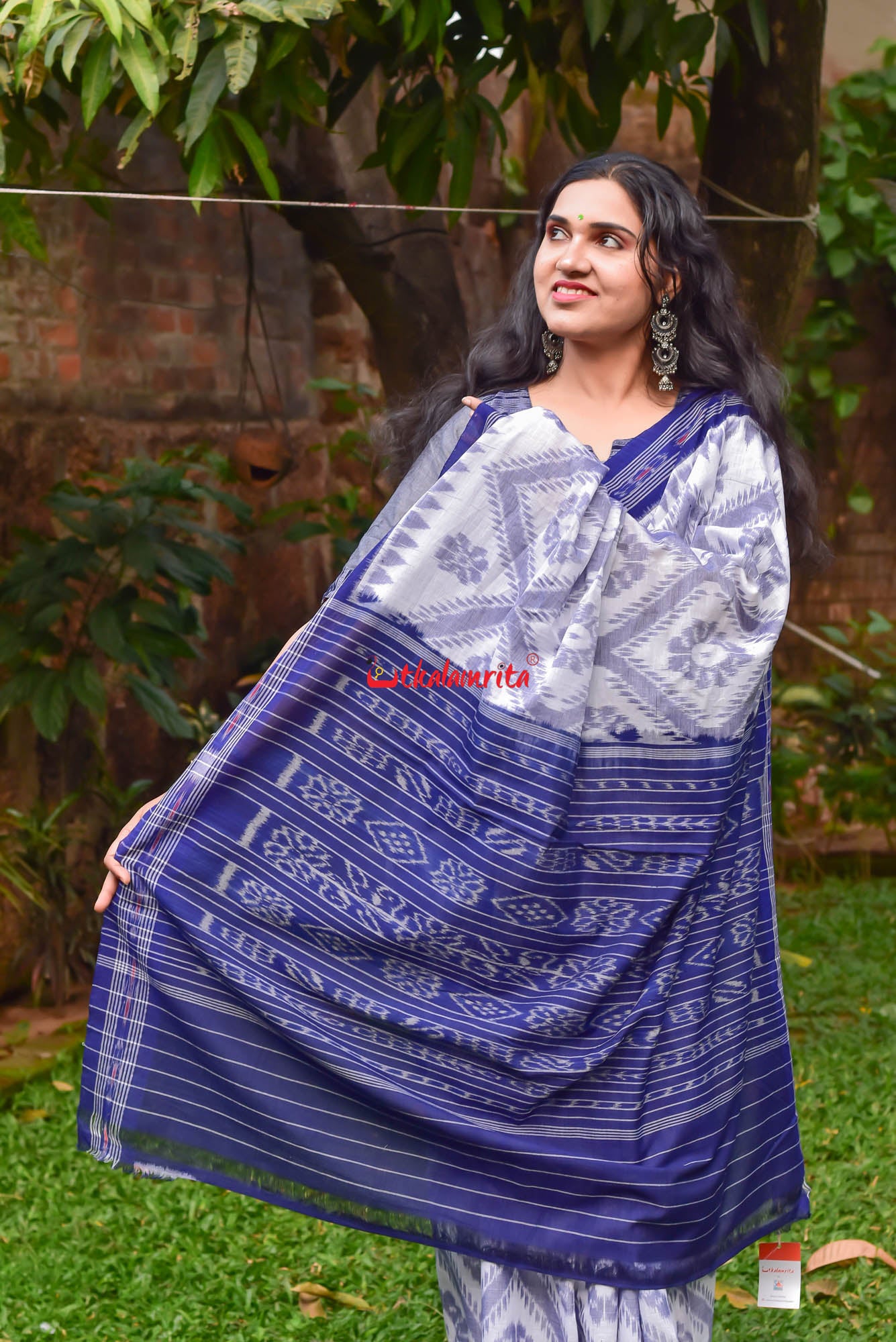 White Blue Bada Phula Cotton Saree
