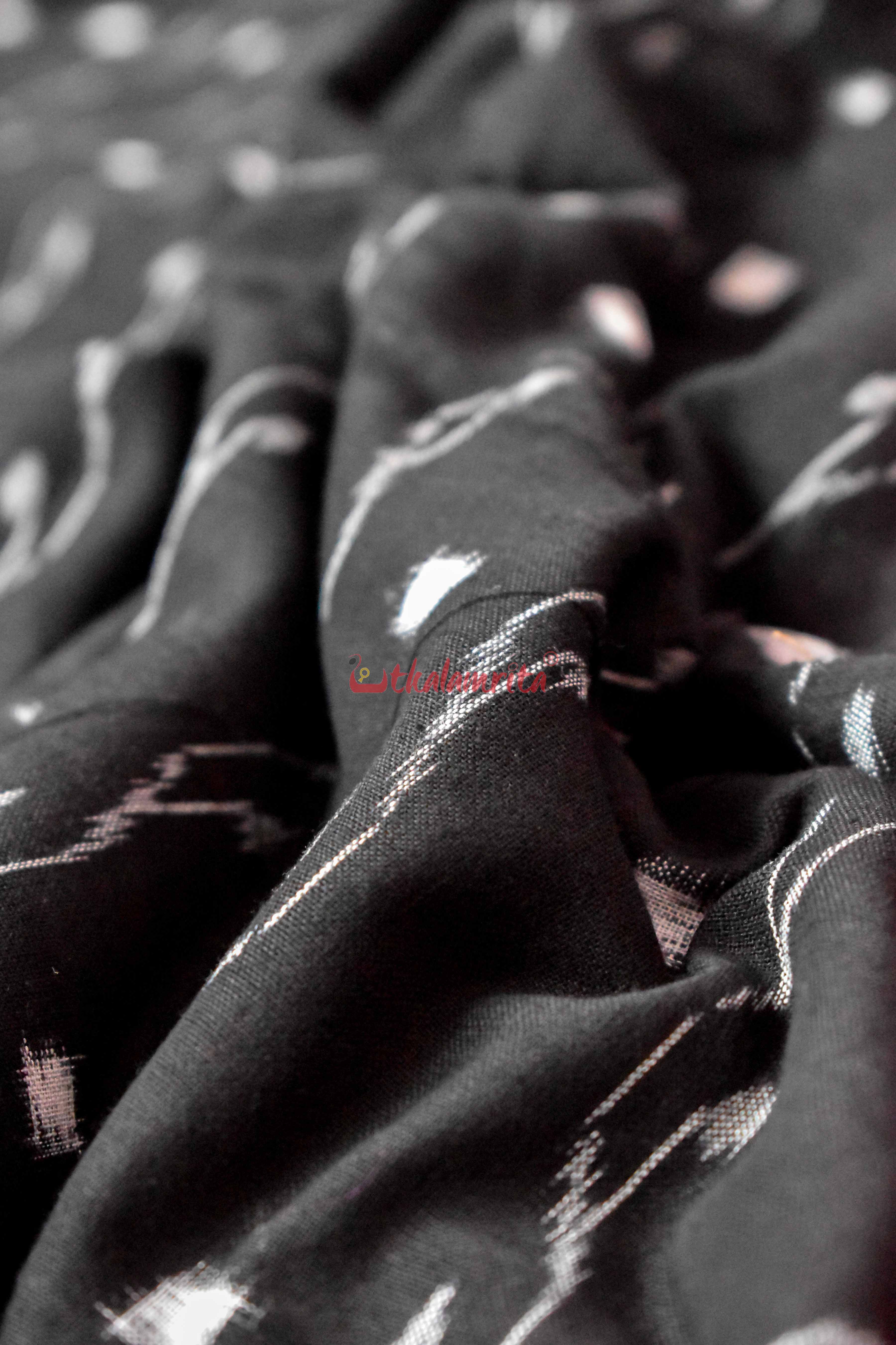 Black Tipa Pasapali Lata (Fabric)