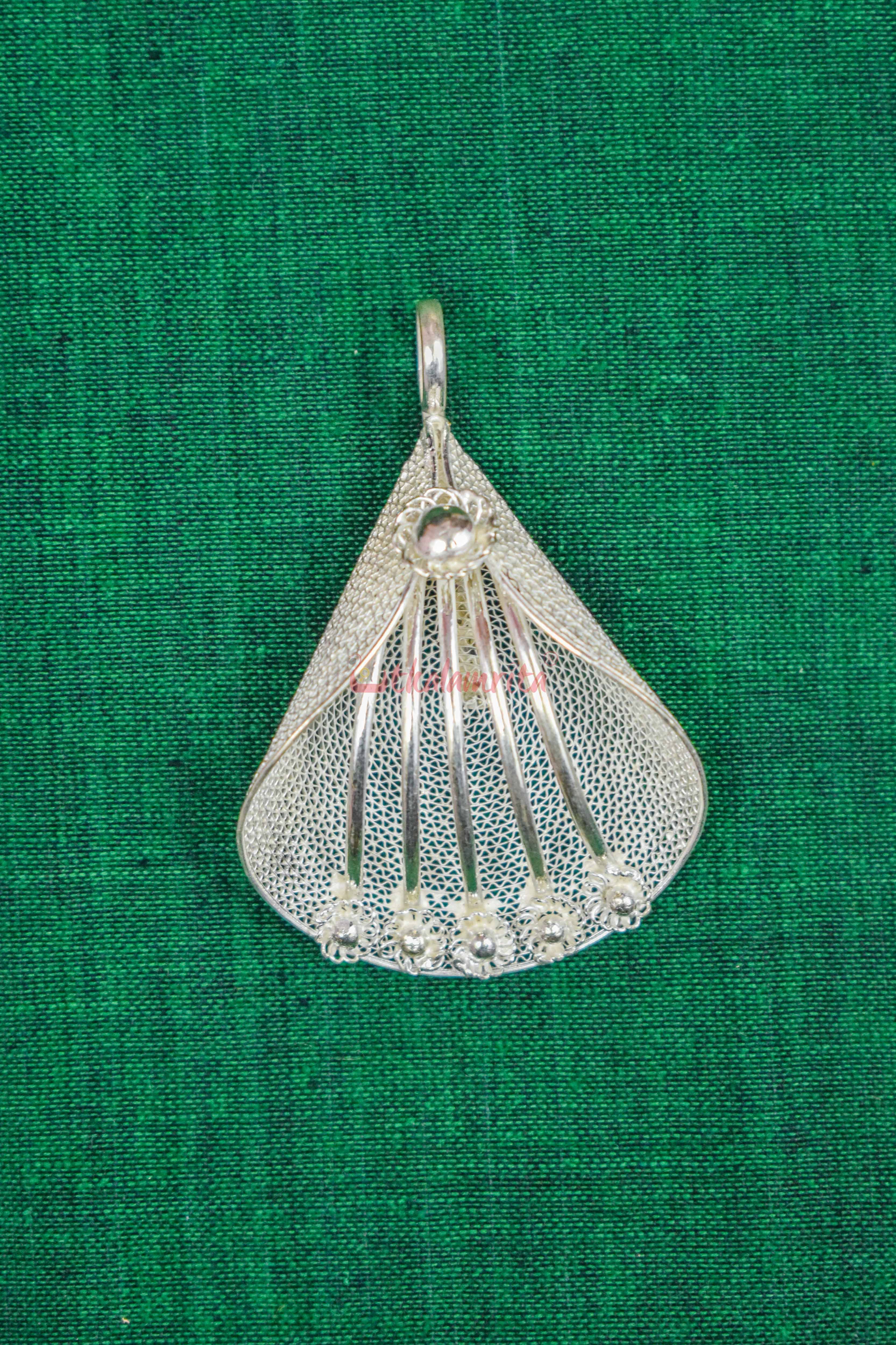 Medium Patti Dhatura (Pendant)