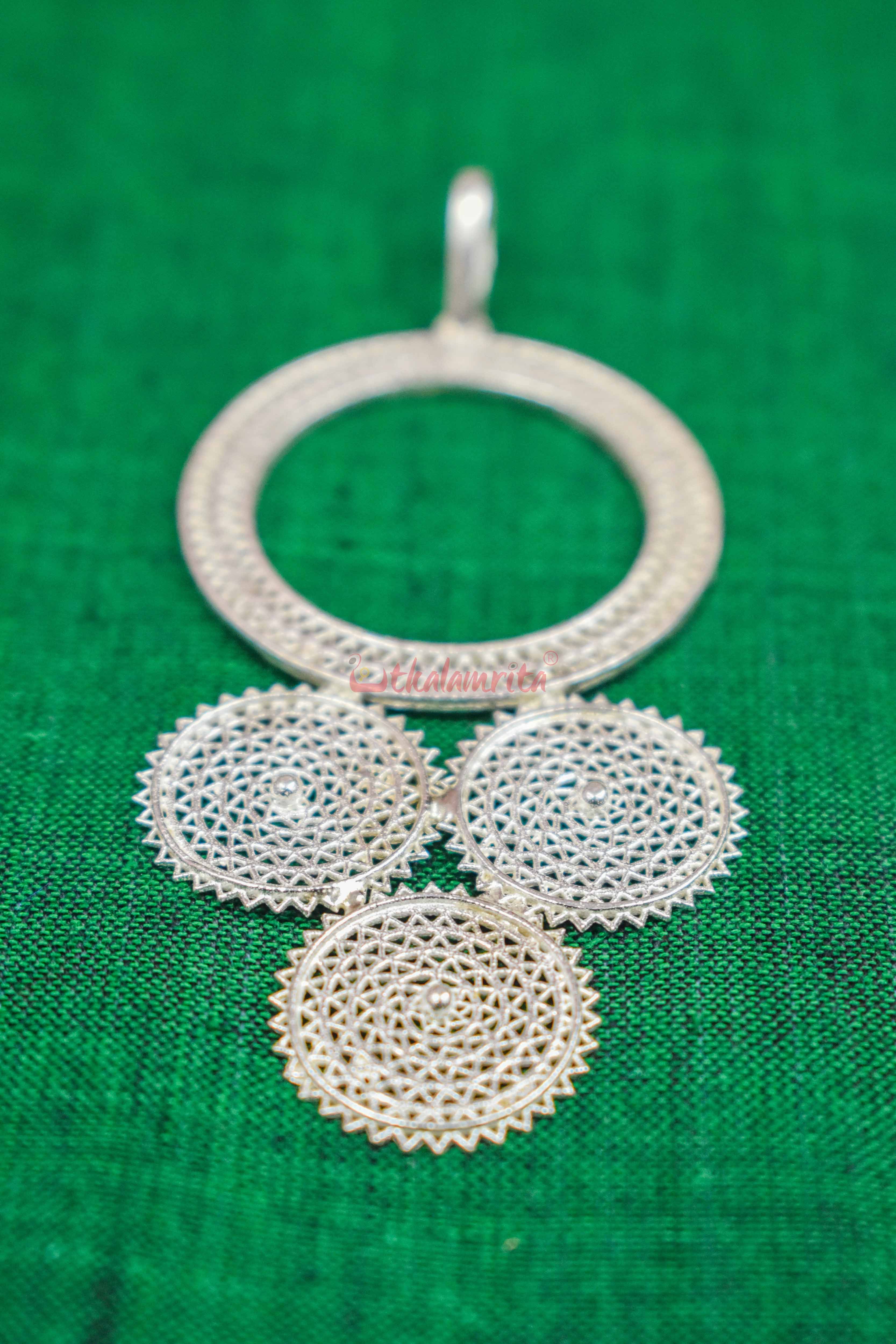 Round and Zanjeeras (Pendant)