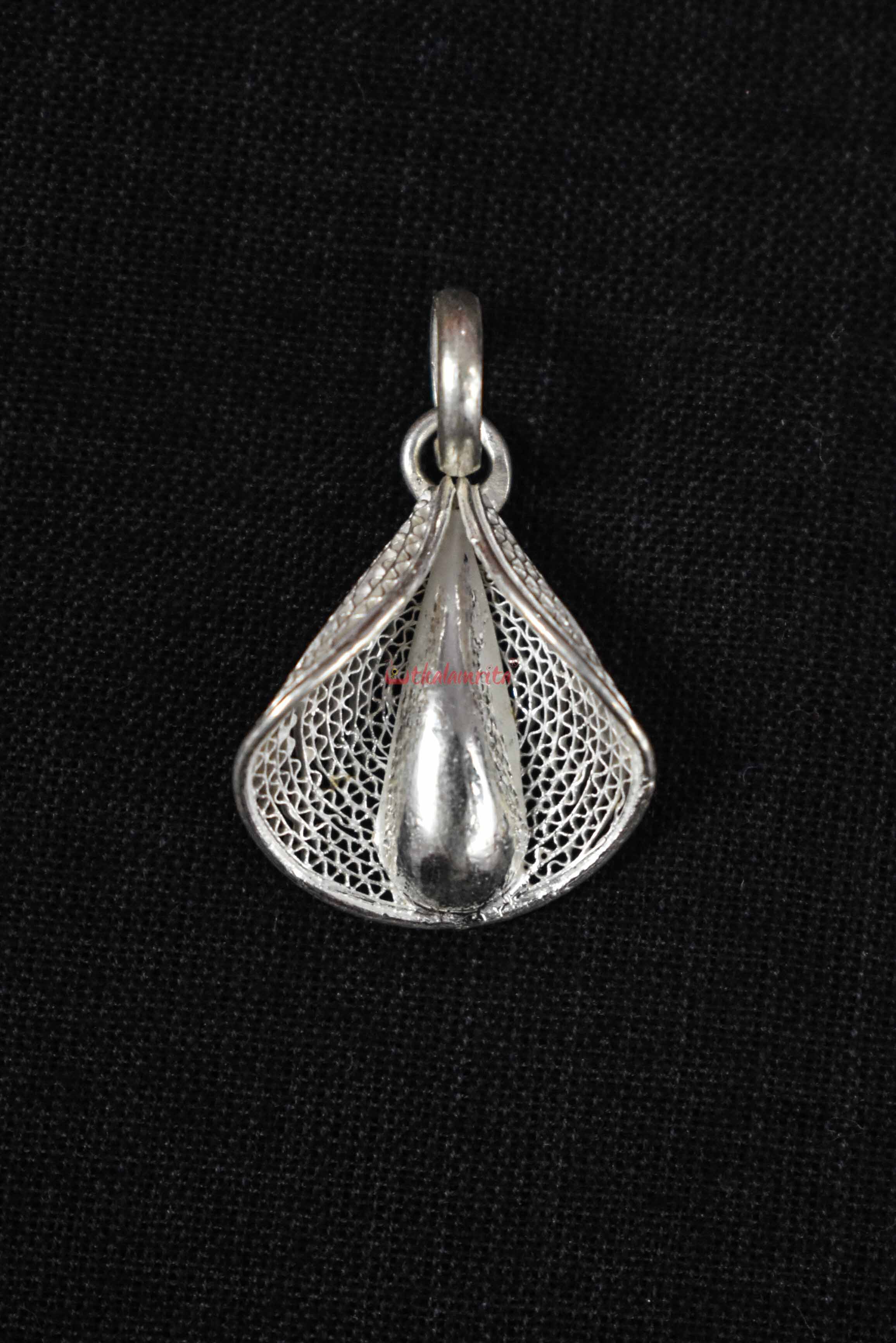 Big Dhatura (Pendant)