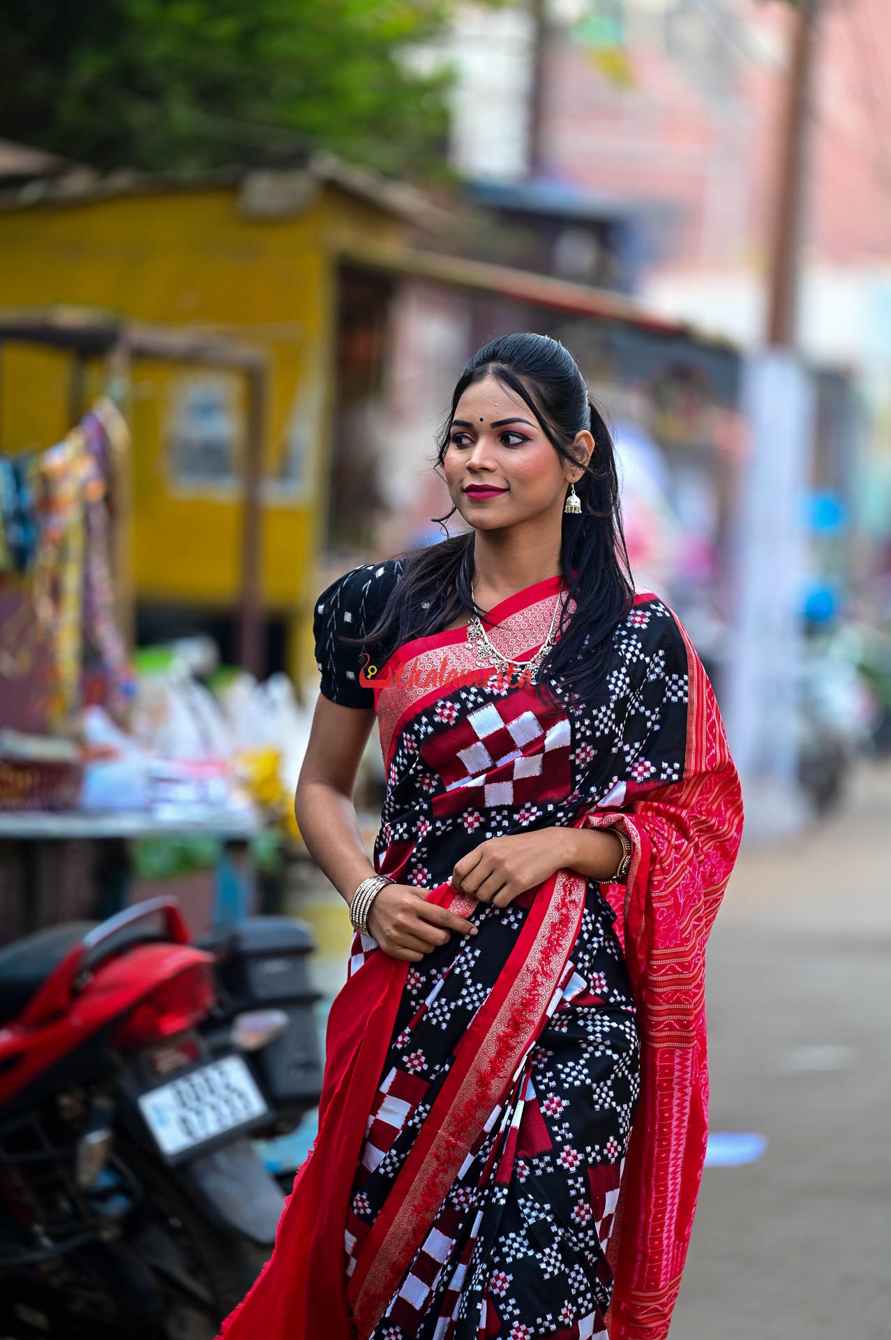 Black Red Pasapali Sambalpuri Silk Saree